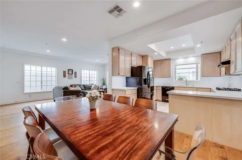 2461 Oneida Street Unit B, Pasadena, CA MLS: PF25099854