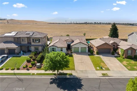 10705 Topiary Drive, Bakersfield, CA MLS: SR25113446