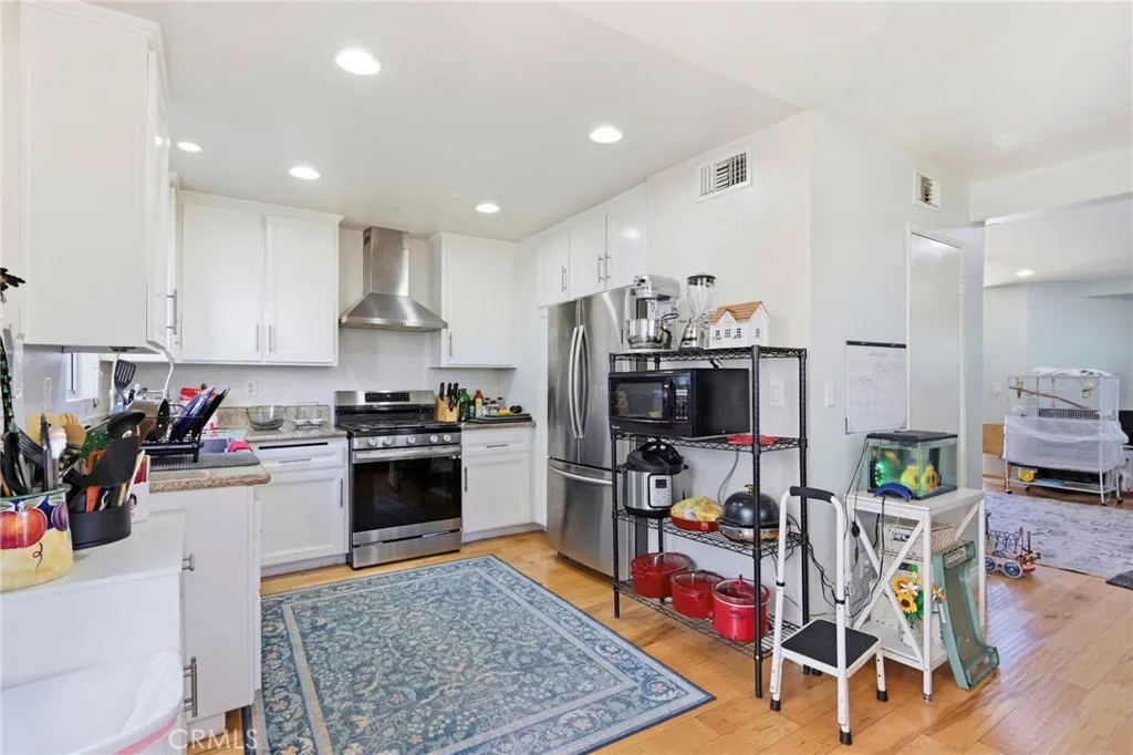 Additional image 20 of 19231 Sherman Way Unit 1, Reseda, CA 91335