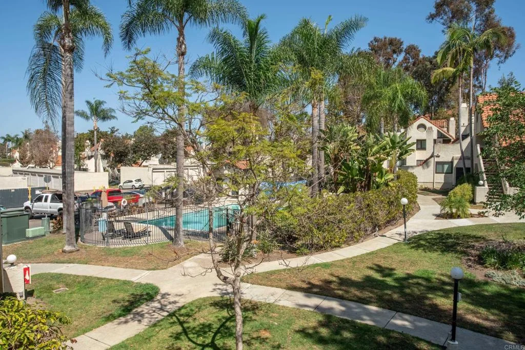 321 N Melrose Drive Unit B, Vista, CA 92083