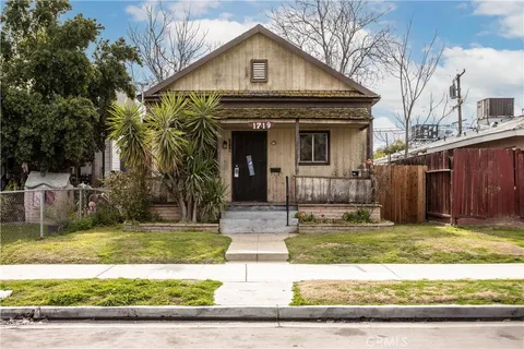 1719 Blanche Street, Bakersfield, CA MLS: SR25035325