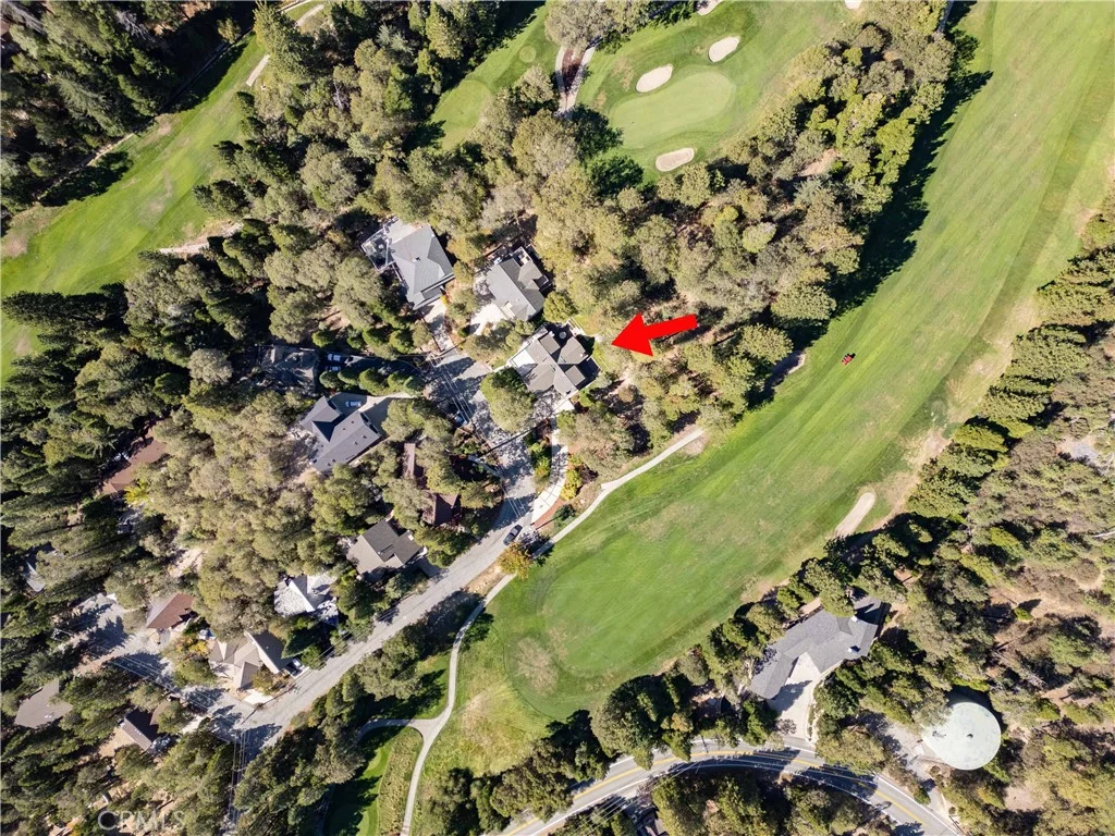 26472 Hillcrest Ln, Lake Arrowhead, CA 92352