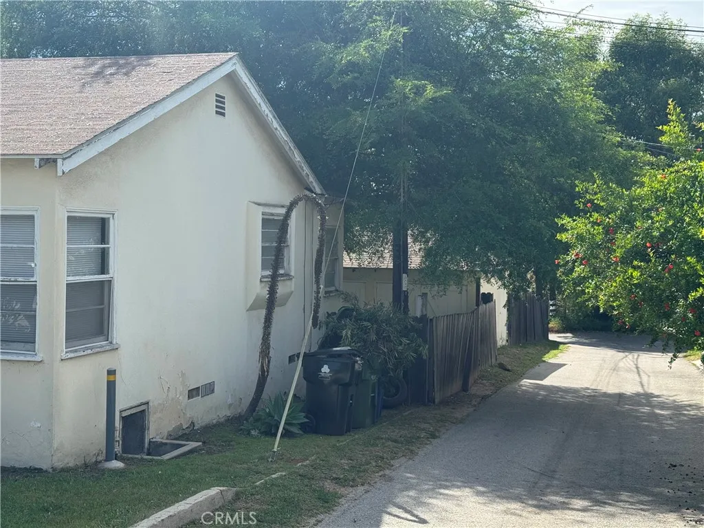 1469 Armadale Ave, Los Angeles, CA 90042