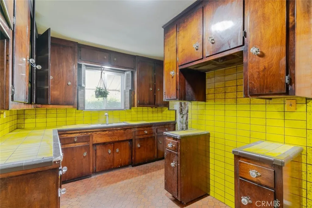 Additional image 32 of 722 E 6th Street, Ontario, CA 91764