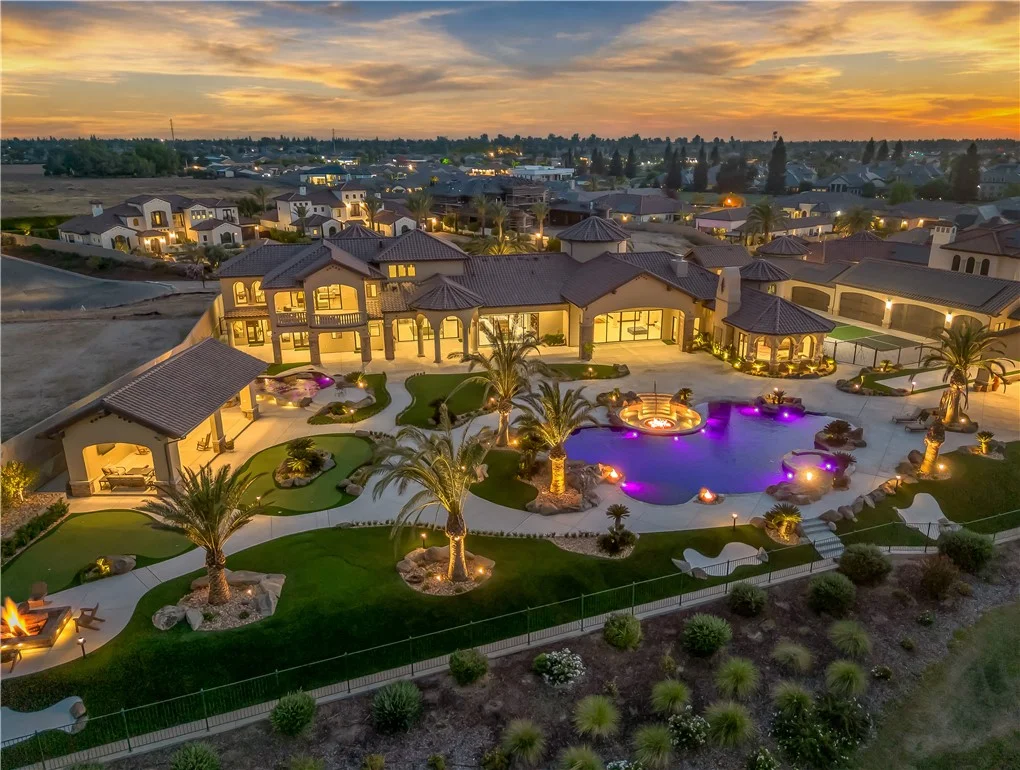 2230 E Spey Valley Dr, Fresno, CA 93730