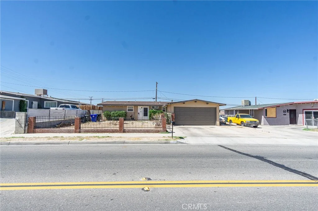 560 S Muriel Dr, Barstow, CA 92311