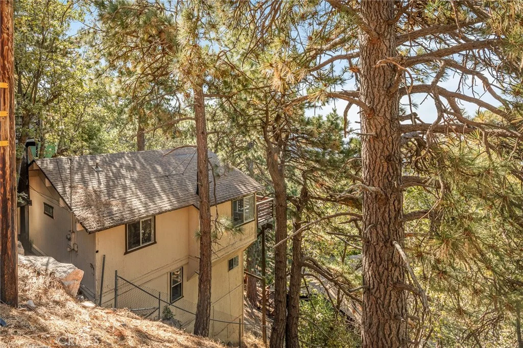 31603 Panorama Drive, Running Springs, CA 92382