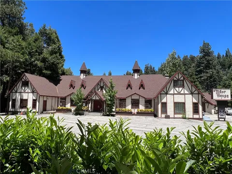 800 Arrowhead Villa Road, Lake Arrowhead, CA MLS: IG25075032