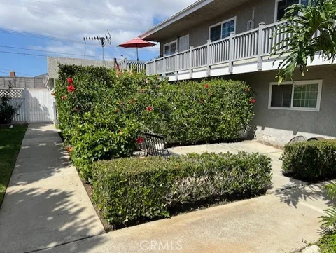 2869 Mendoza Drive Unit D, Costa Mesa, CA MLS: OC25068085