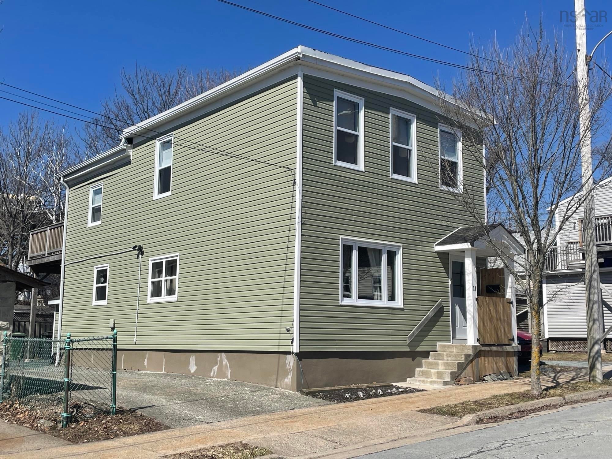 Optunity is KNOCKING ? Charming Updated 2-Unit Flats in Downtown Dartmouth Steps from the bridge, caf?s, and transit: two updated 2-bedroom flats in downtown Dartmouth. Both units offer open-plan living/dining, hardwood flrs, large sunlit windows, parking