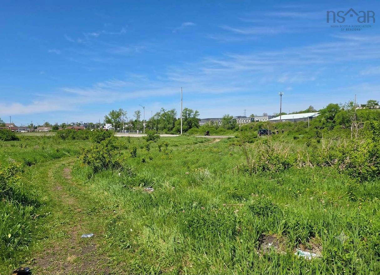 Photo 1 of 3 — 214-217 Franklyn Street, Sydney, NS B1M 1A6