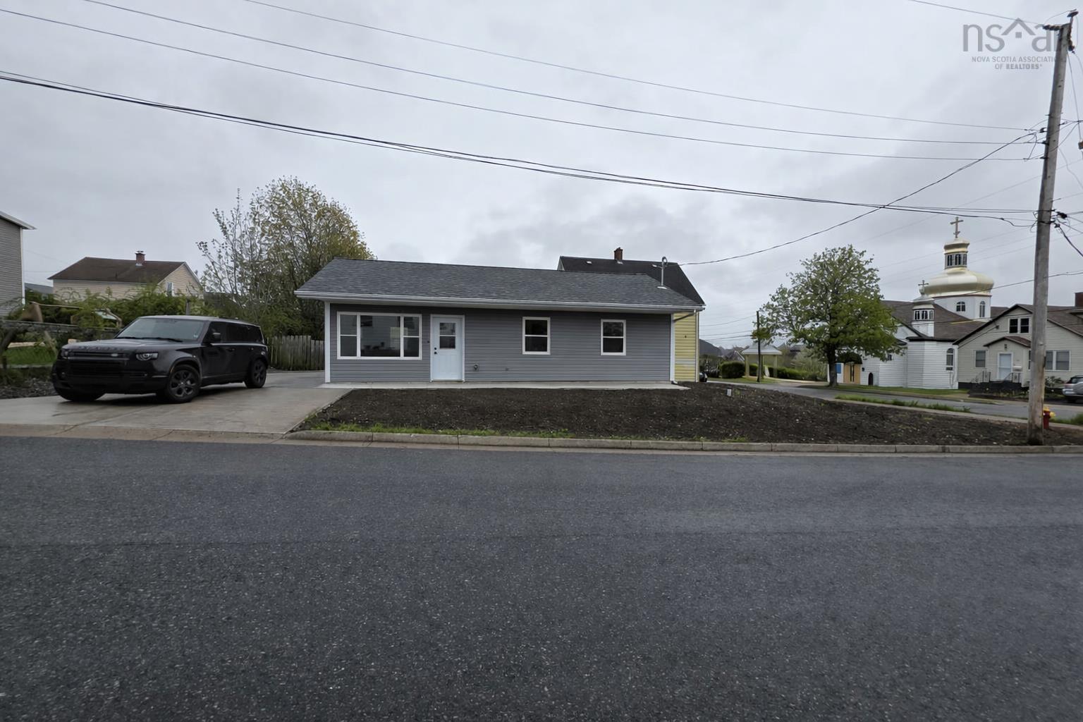 Photo 1 of 13 — 6 South Street, Sydney, NS B1N 2M3