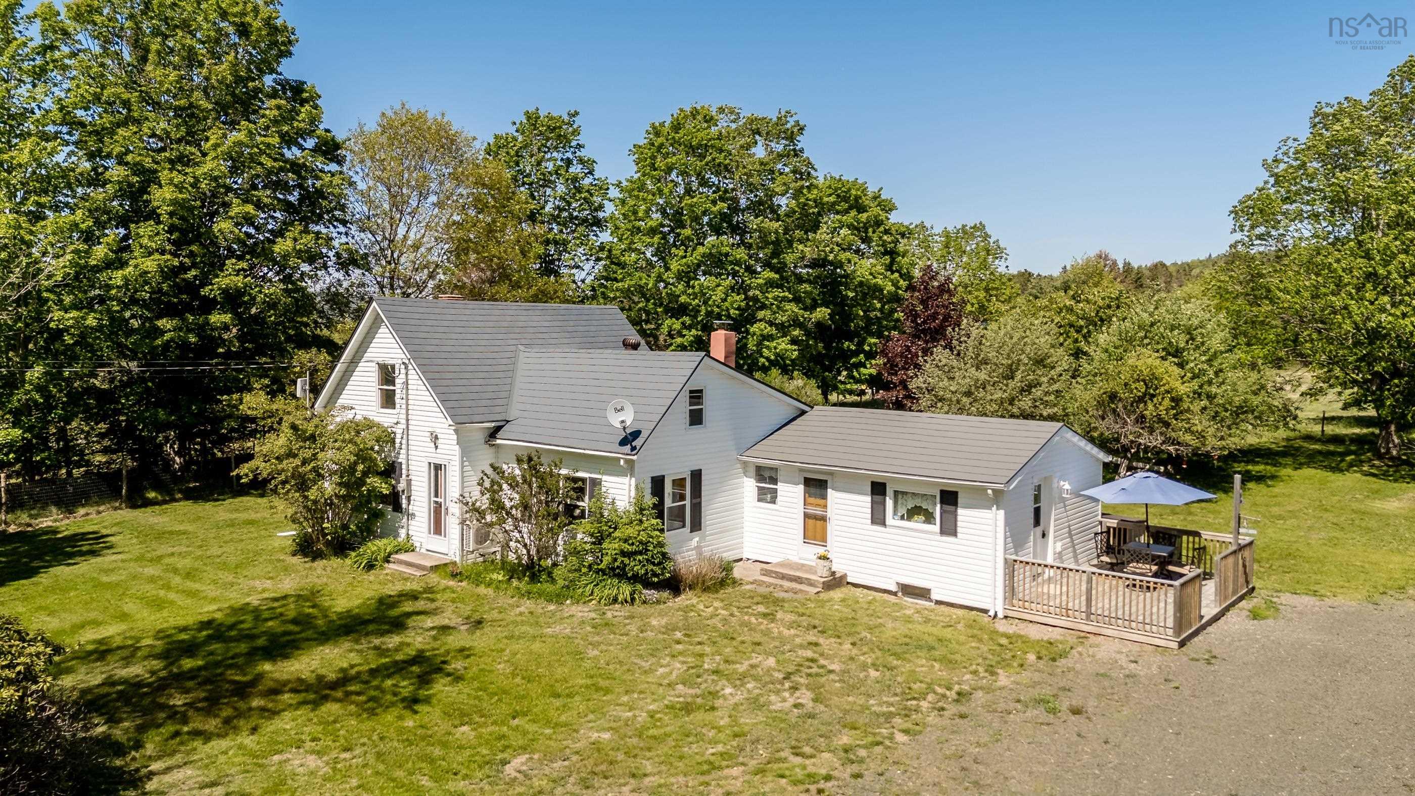 1546 Spurr Road - Photo 3