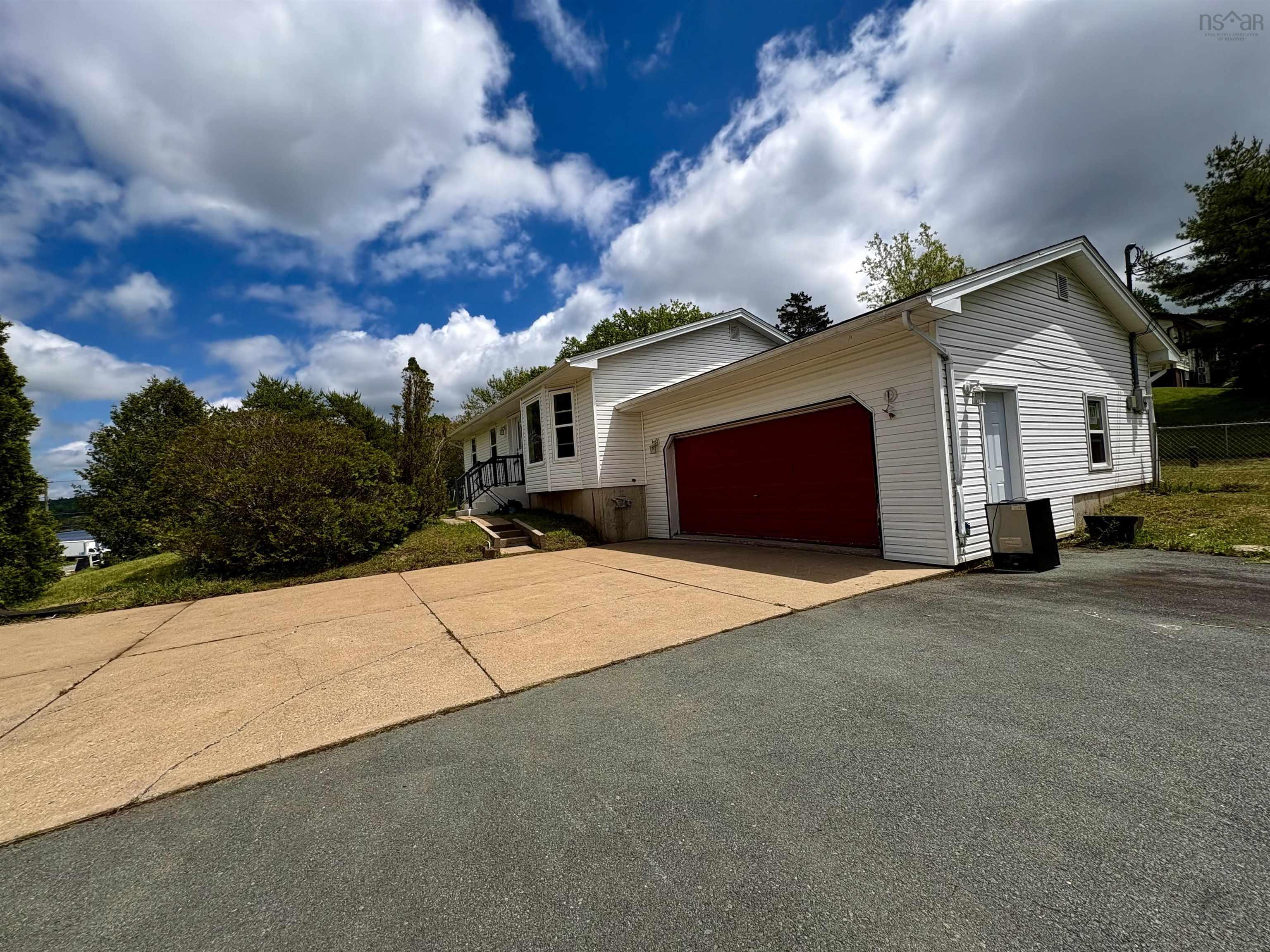 Photo 1 of 26 — 1 Whites Lake Avenue, Whites Lake, NS B3T 1W4