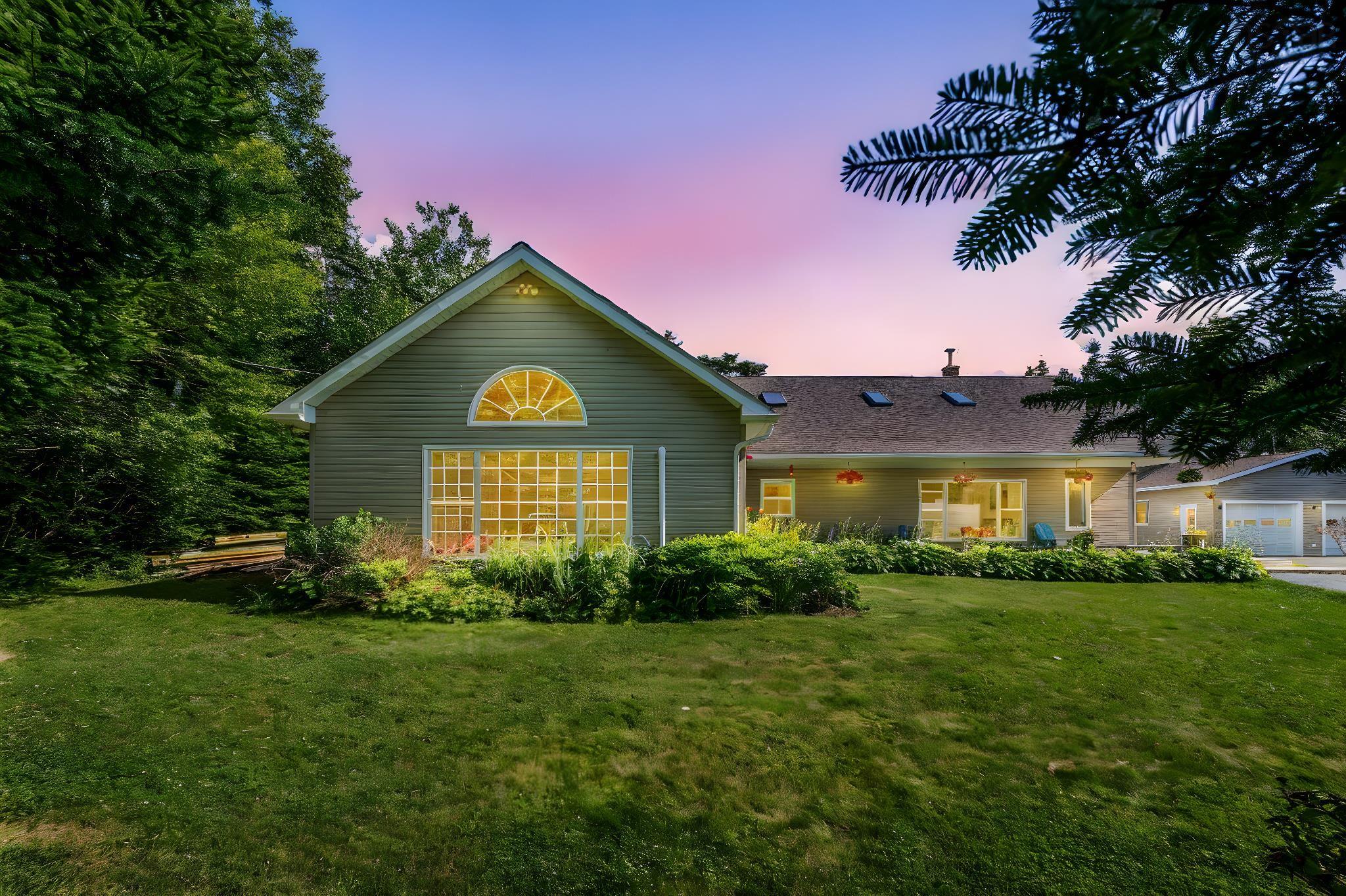 Photo 1 of 50 — 6 Spruce Lane, Boutiliers Point, NS B3Z 4G8