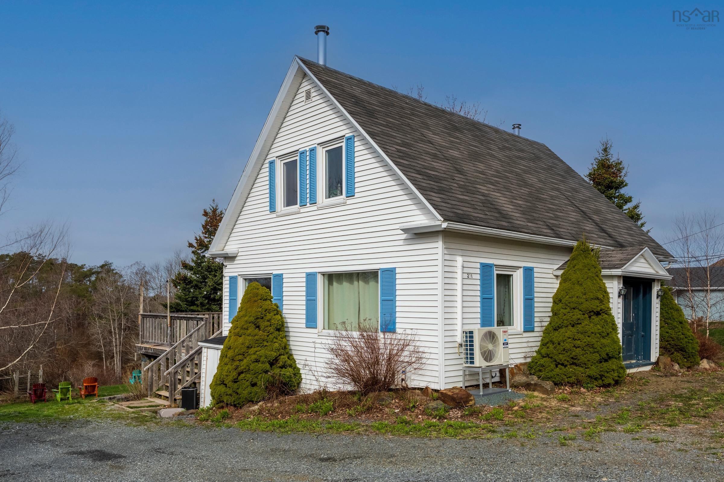 Photo 1 of 29 — 271 Green Street, Lunenburg, NS B0J 2C0