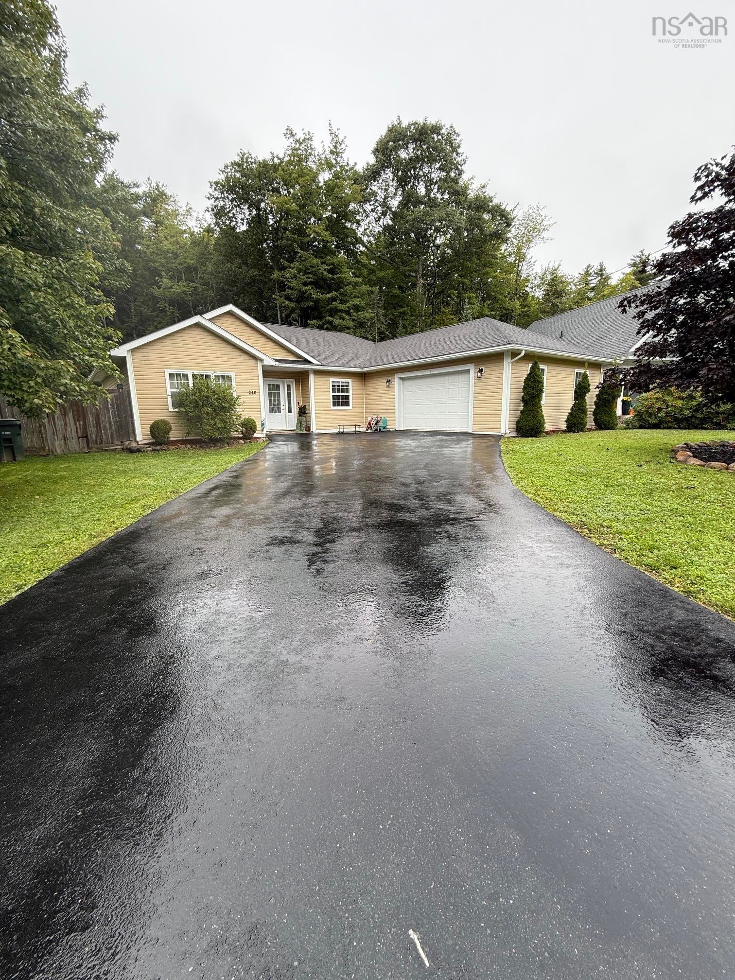 240 Winburn Avenue - Photo 2