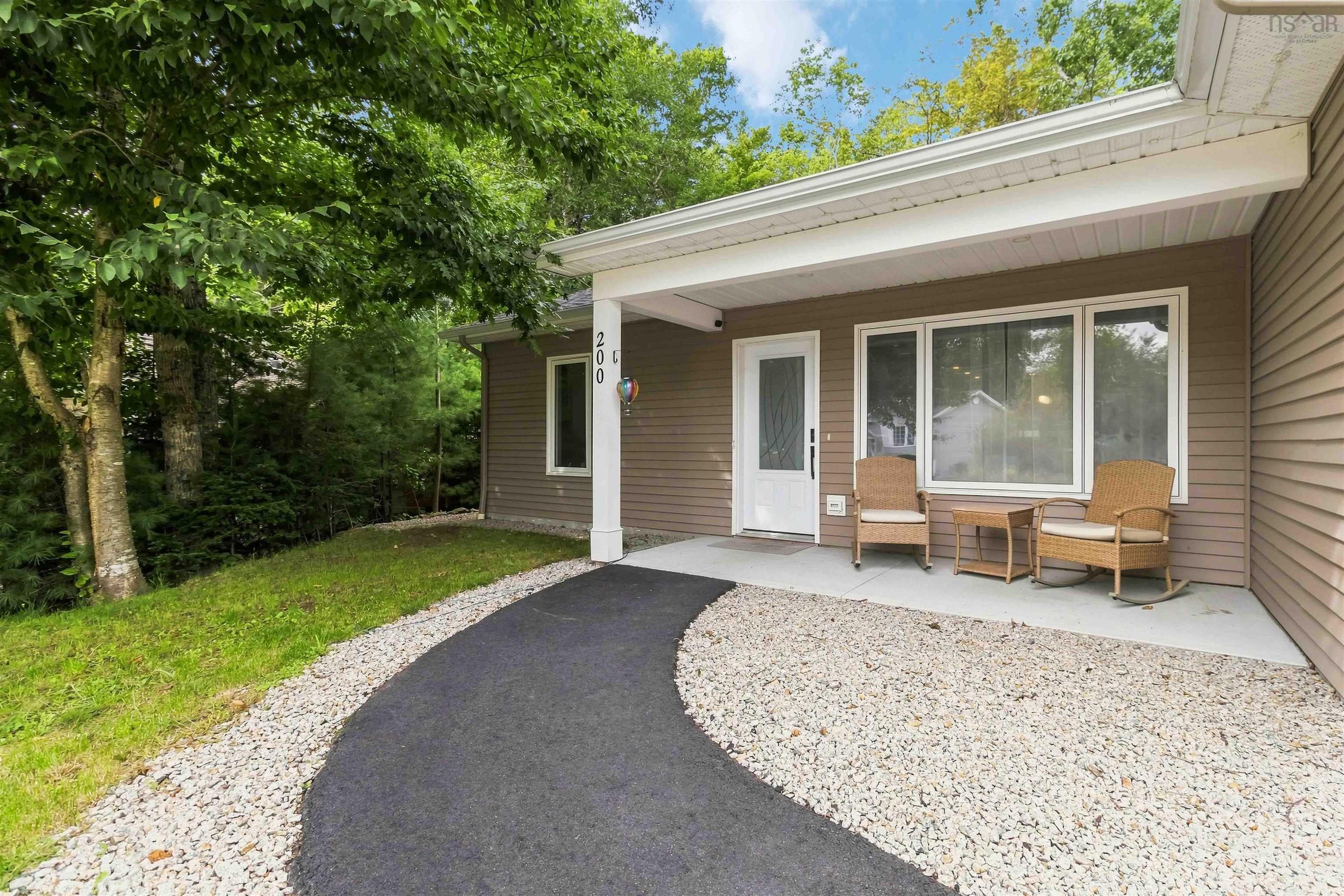 200 Winburn Avenue - Photo 2
