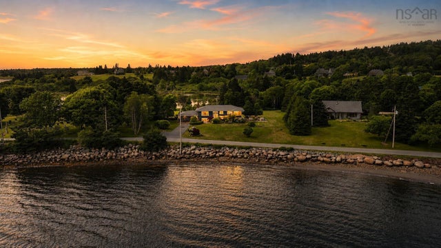 78 Fort Point Road