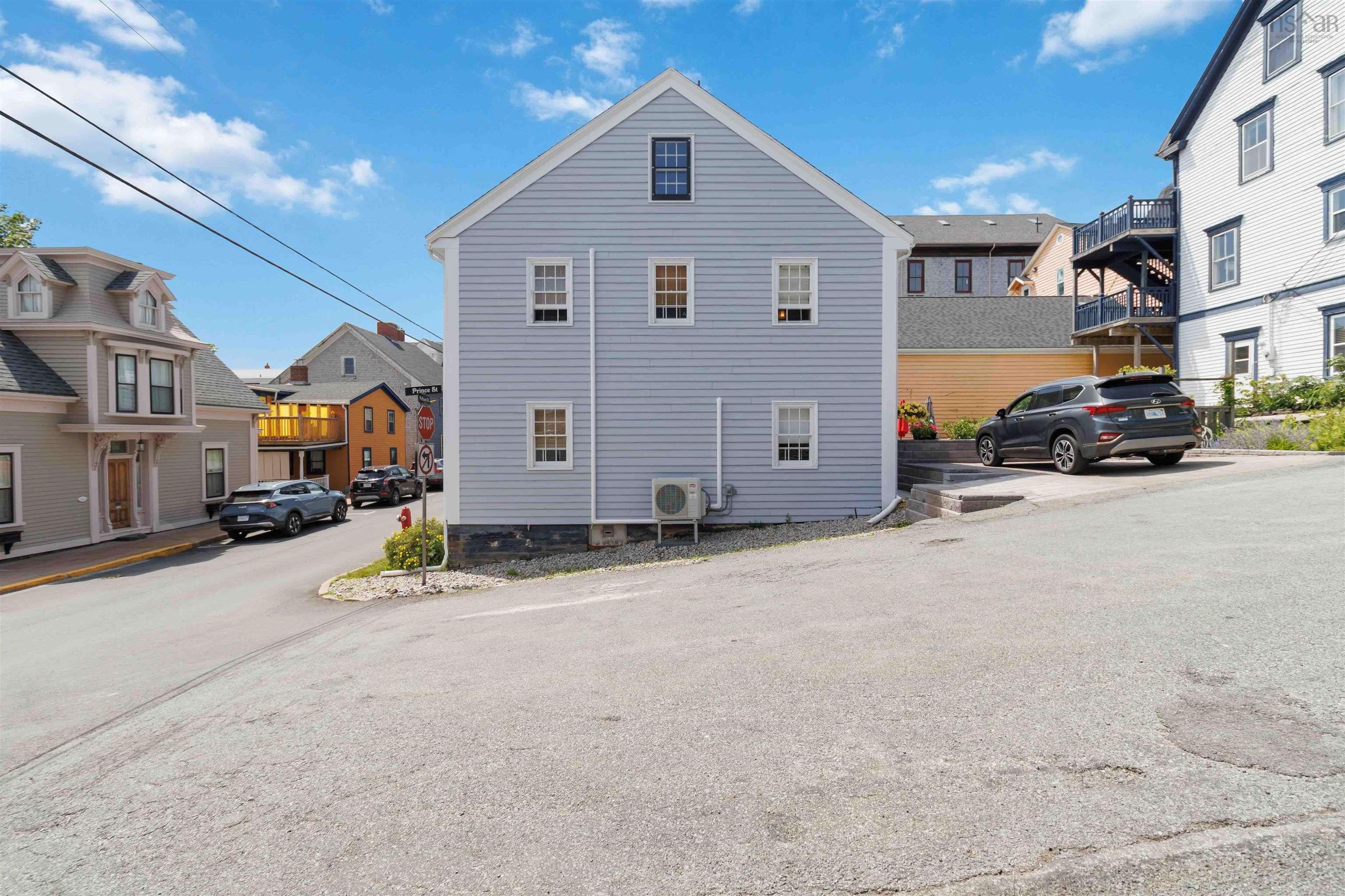 137 Pelham Street - Photo 3
