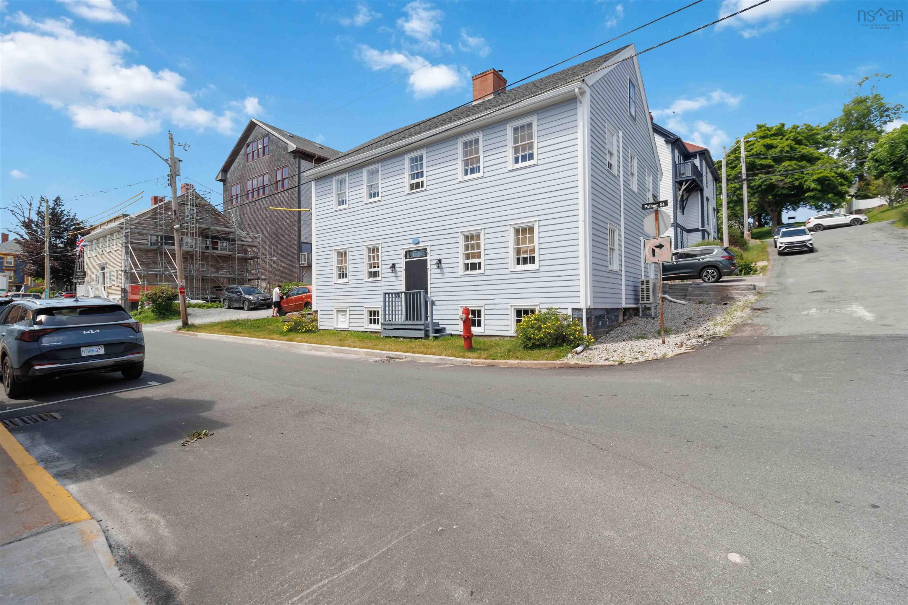 137 Pelham Street - Photo 2