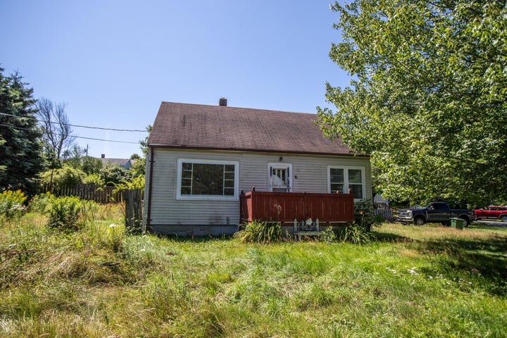 Photo 1 of 20 — 6 Harris Road, Dartmouth, NS B2Y 3J3