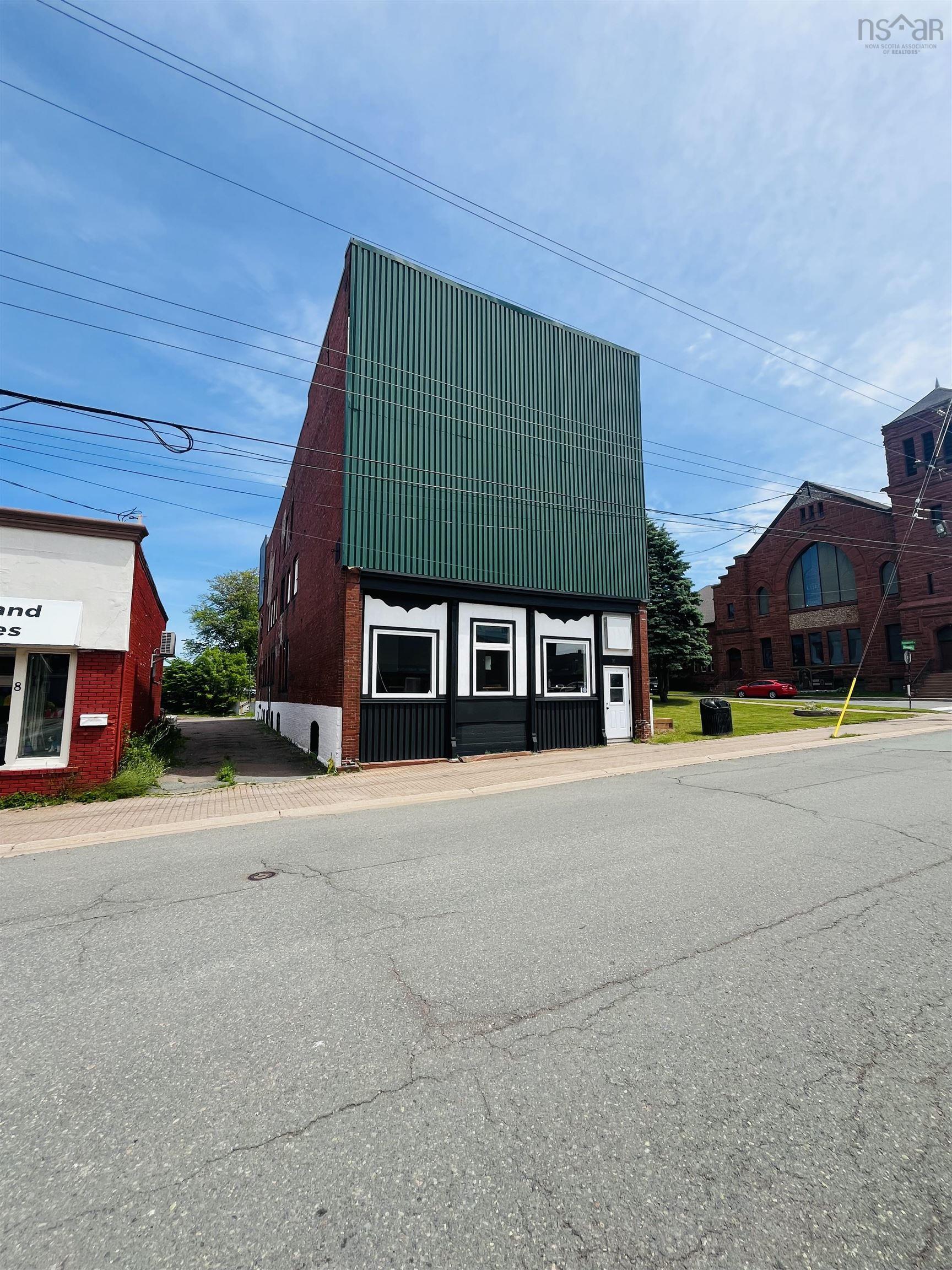 Photo 1 of 32 — 10 Havelock Street, Amherst, NS B4H 3J7