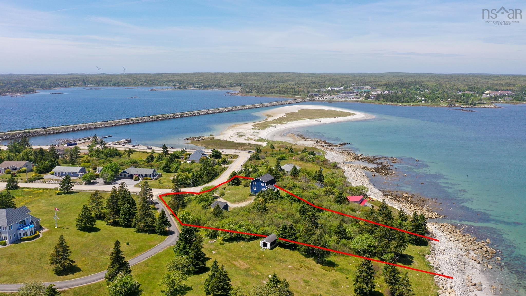 Coastal property with a prominent shoreline boundary