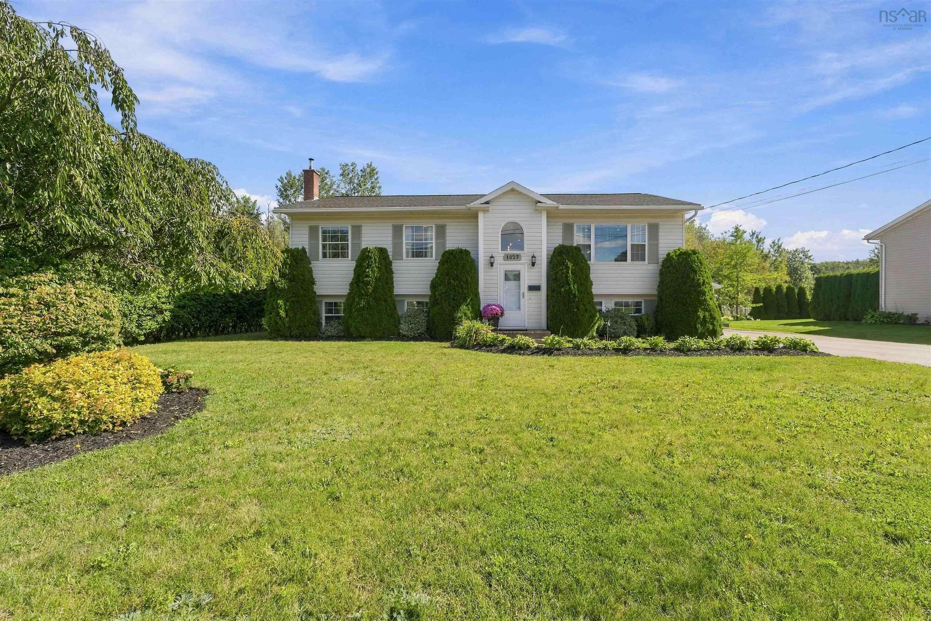 1027 Club Crescent - Photo 3