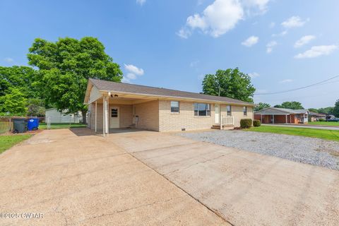 742 Natchez Trace Drive Lexington TN 38351