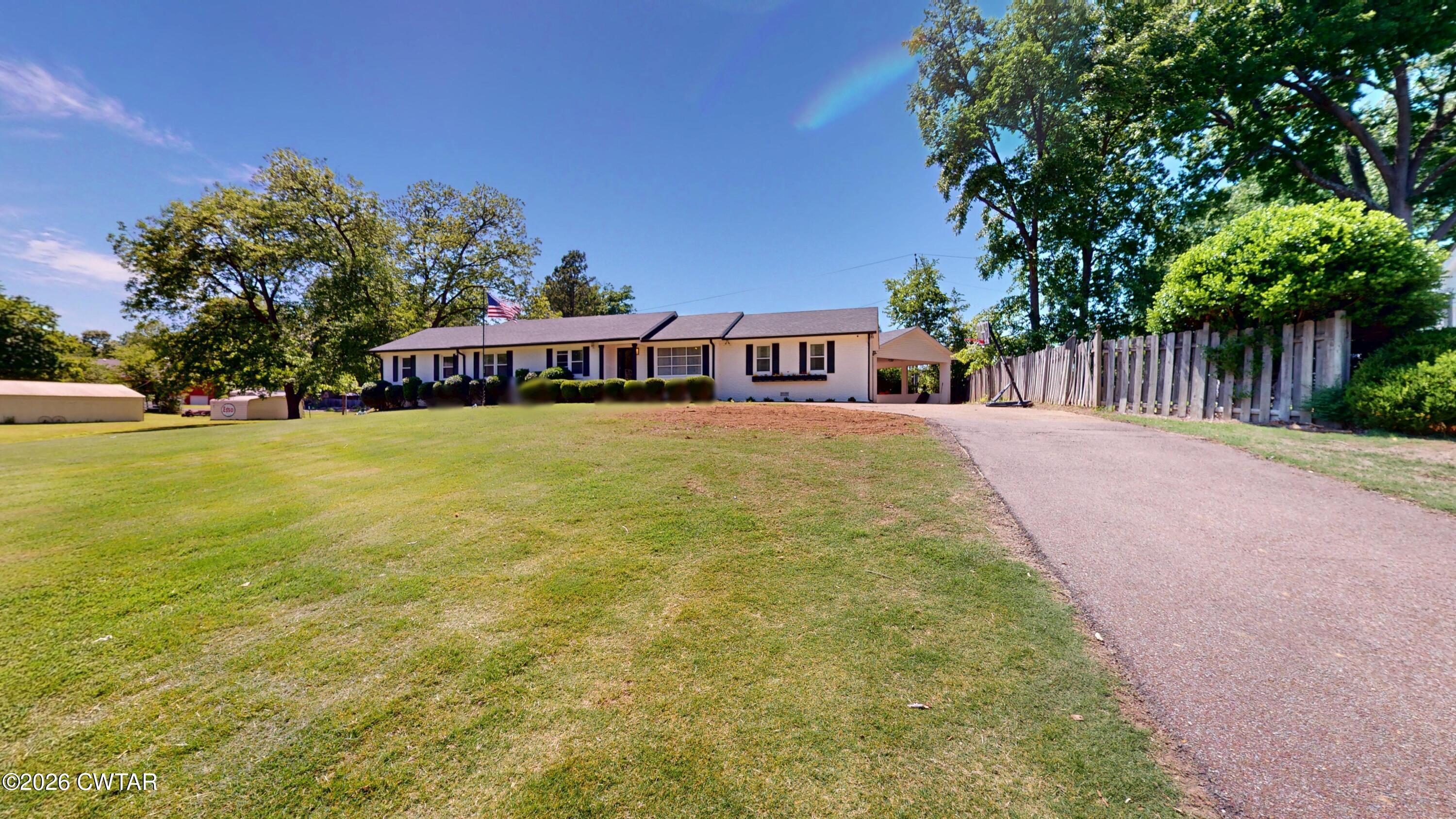 1903-Glen-Oaks-Ln-05112026_143013