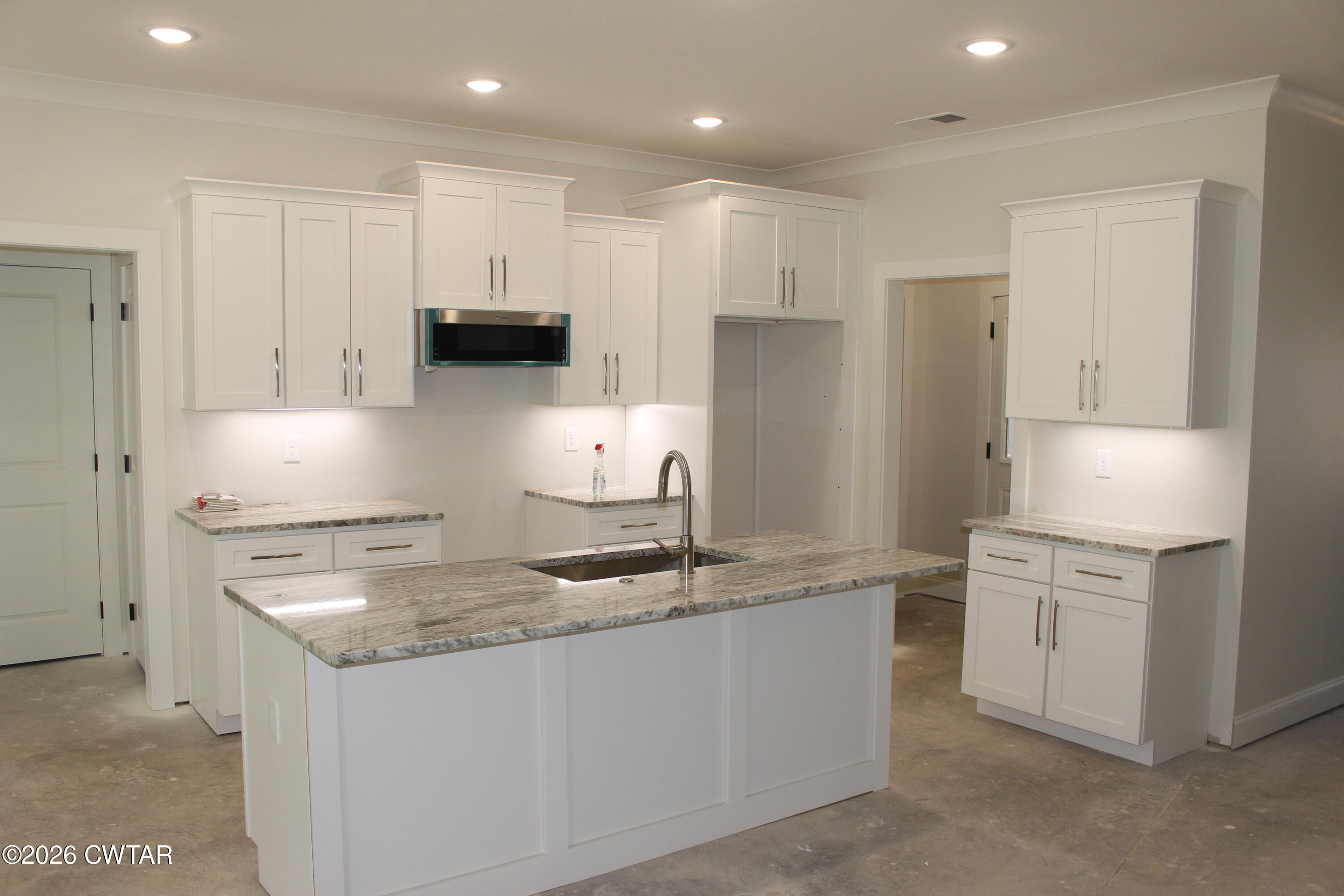 10 Emerald Breeze Drive