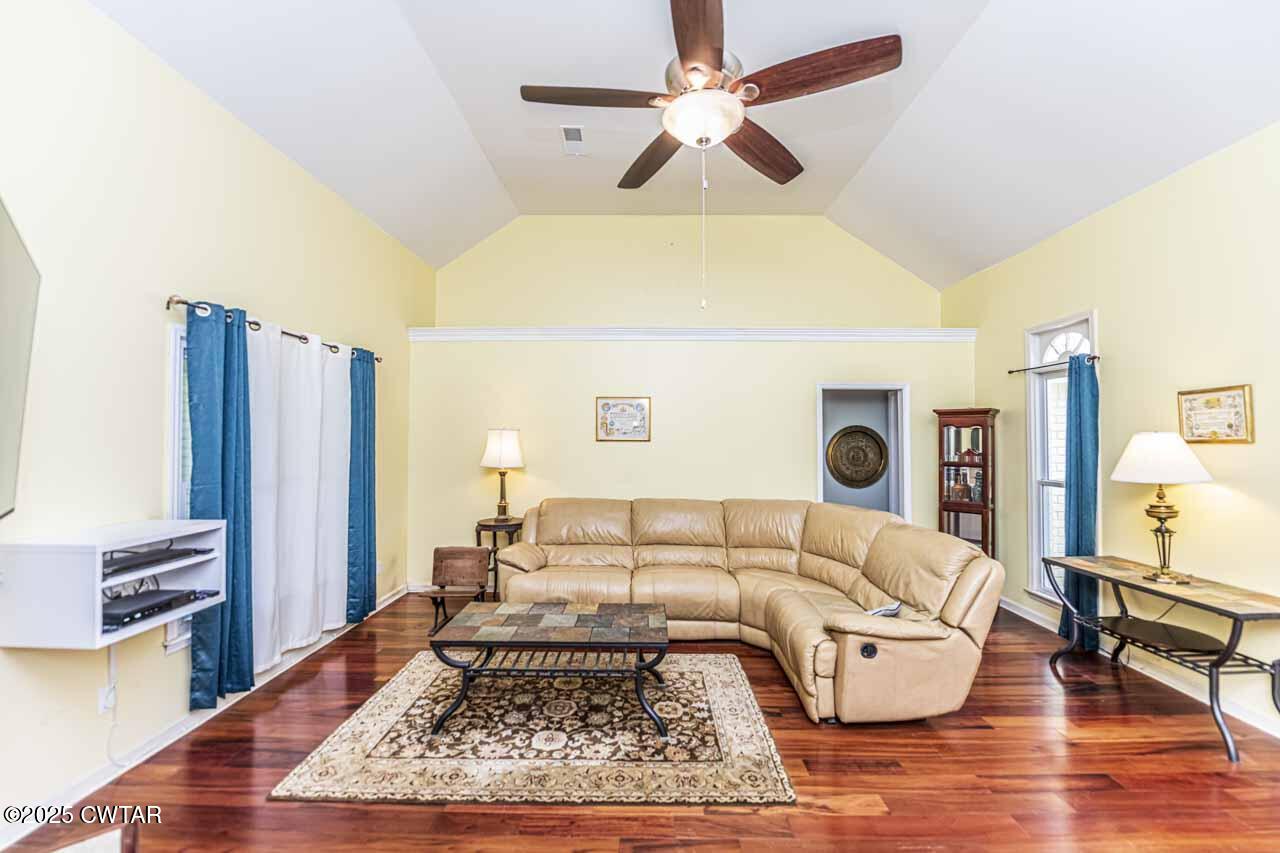 871 Sun Vista Drive E