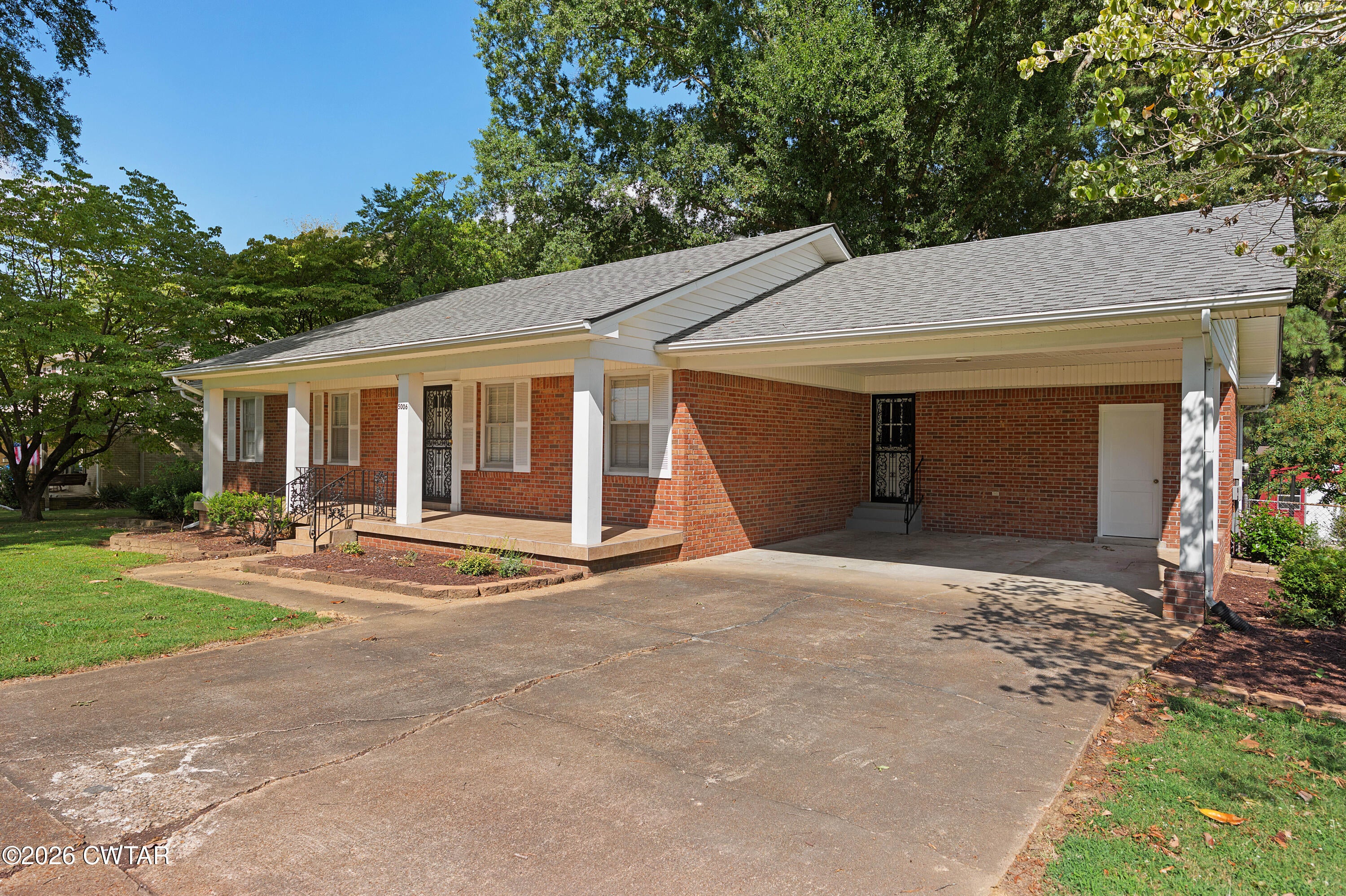 5006 Honeysuckle Lane