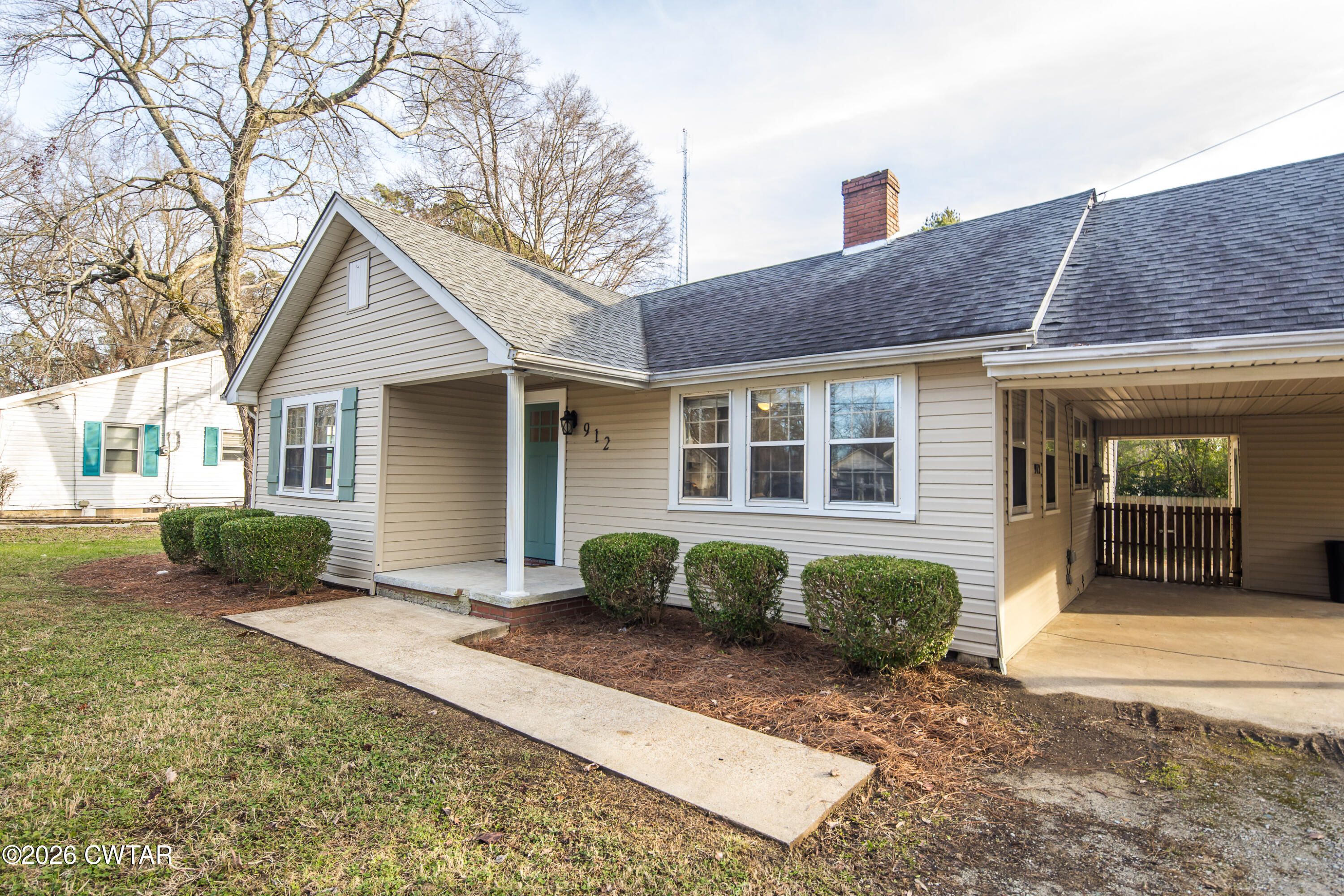 912 E COLLEGE Street