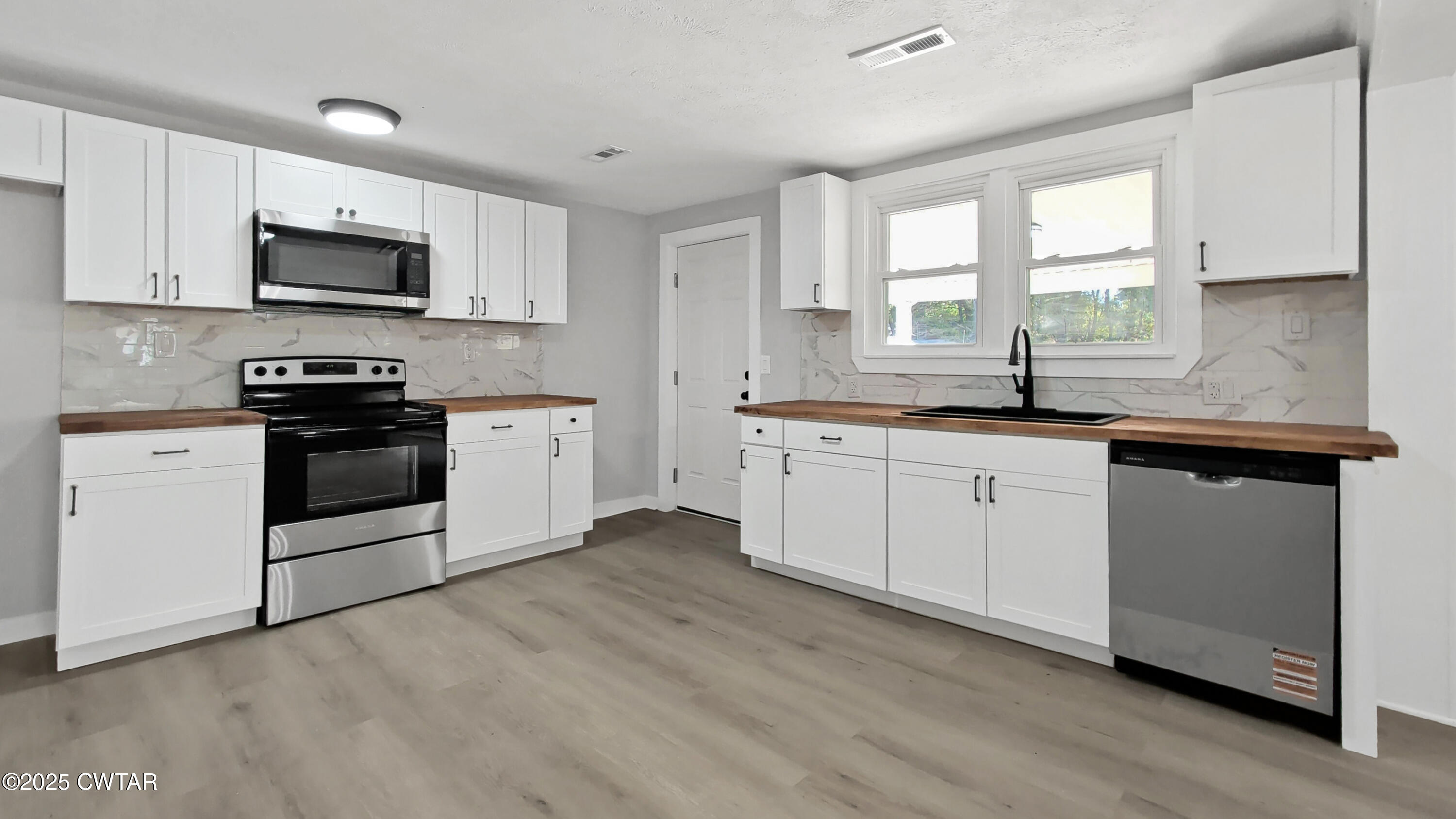 2016 W Woodrow Street