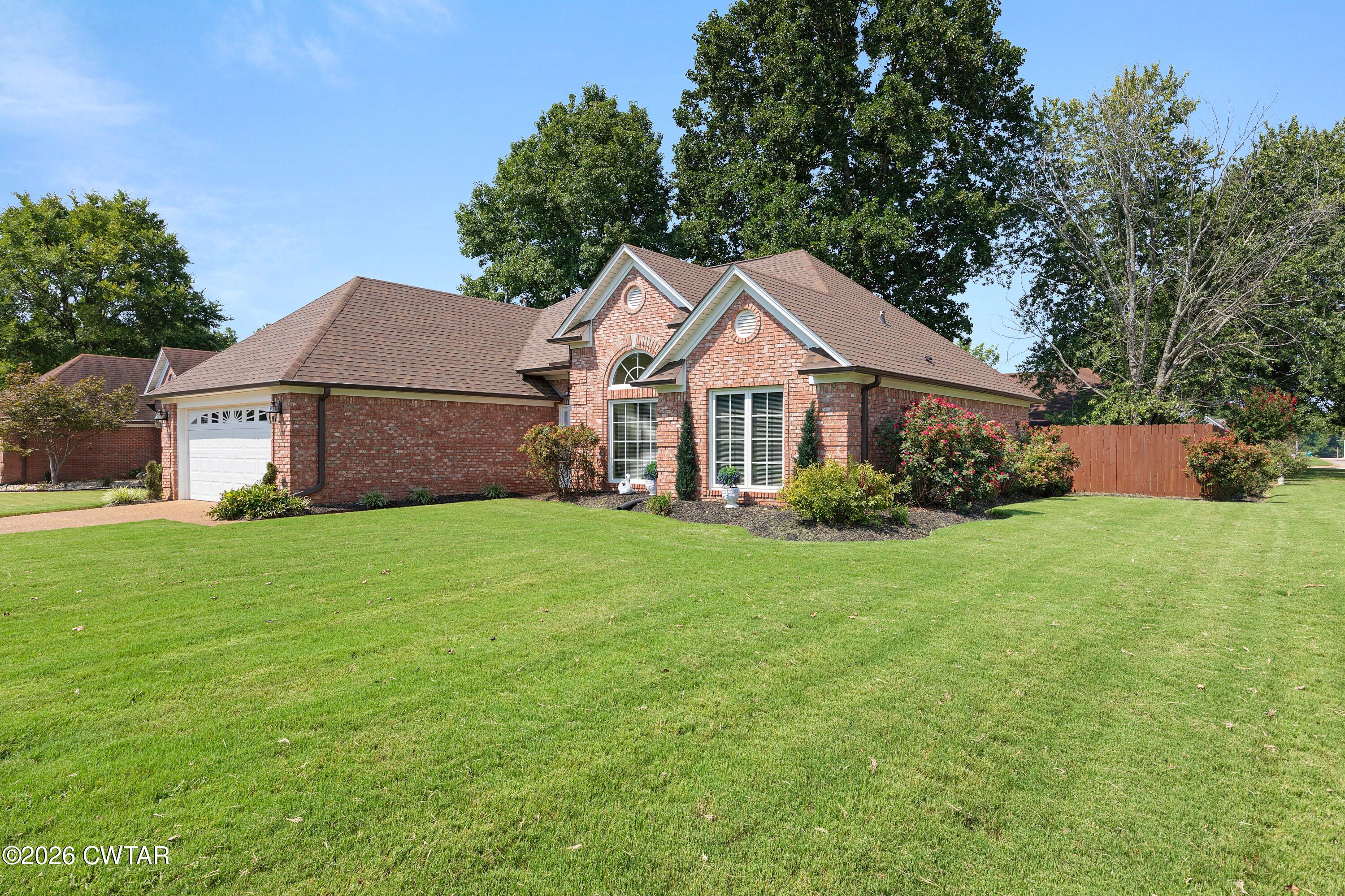 7 Edgewater Cove