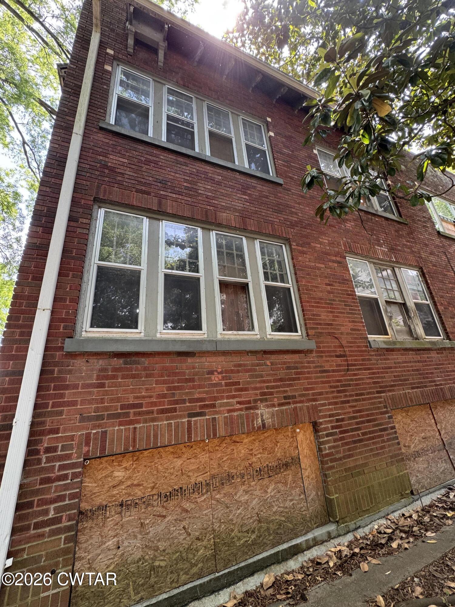 907 N Highland Avenue