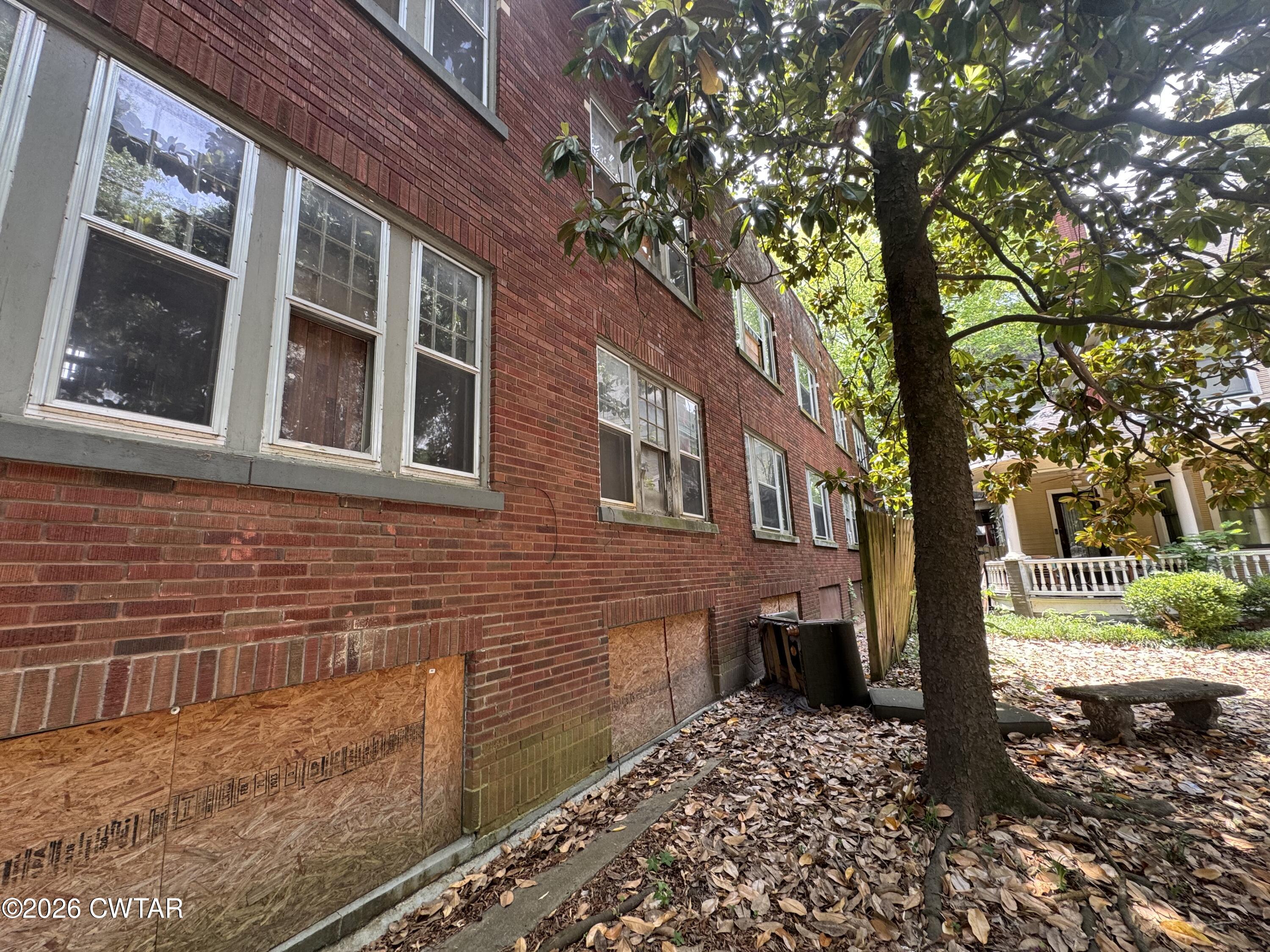 907 N Highland Avenue