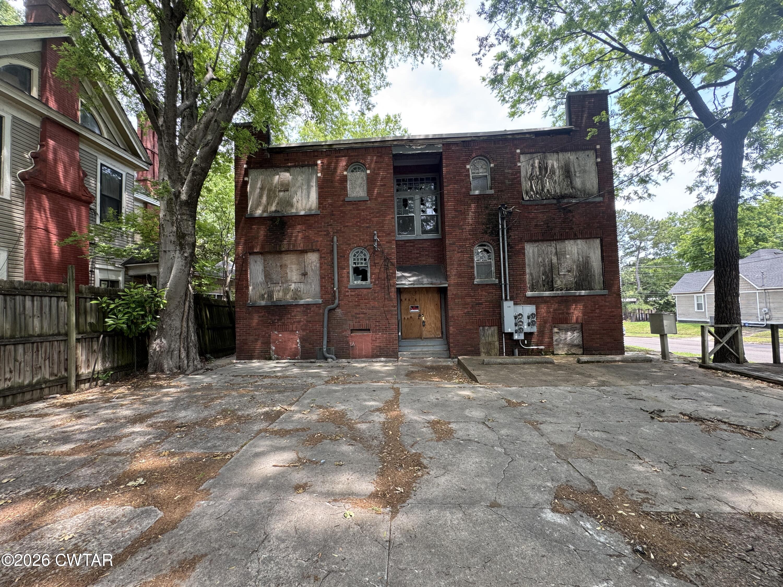 907 N Highland Avenue