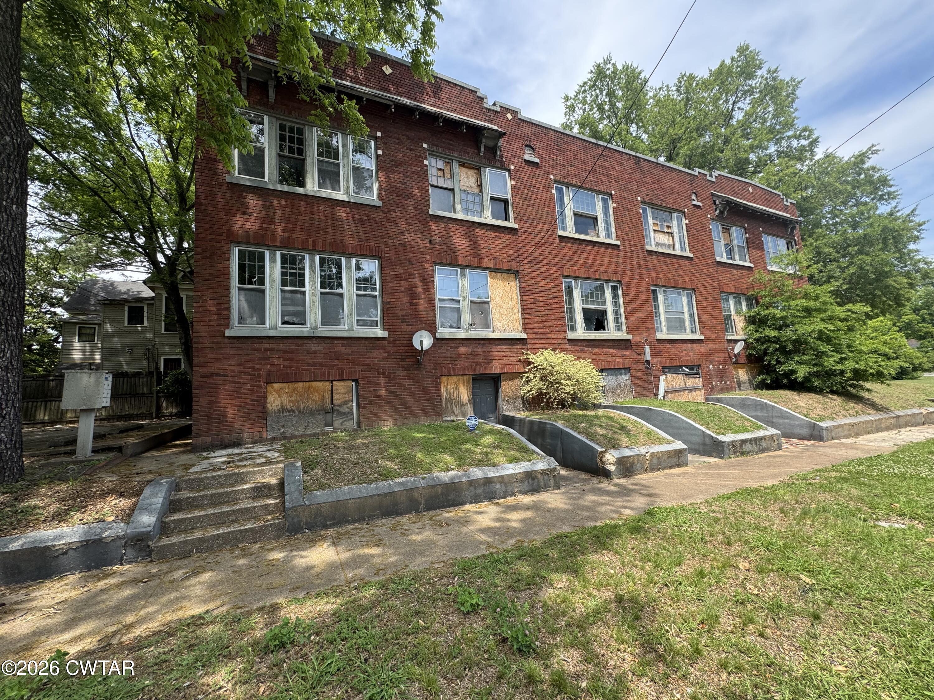 907 N Highland Avenue
