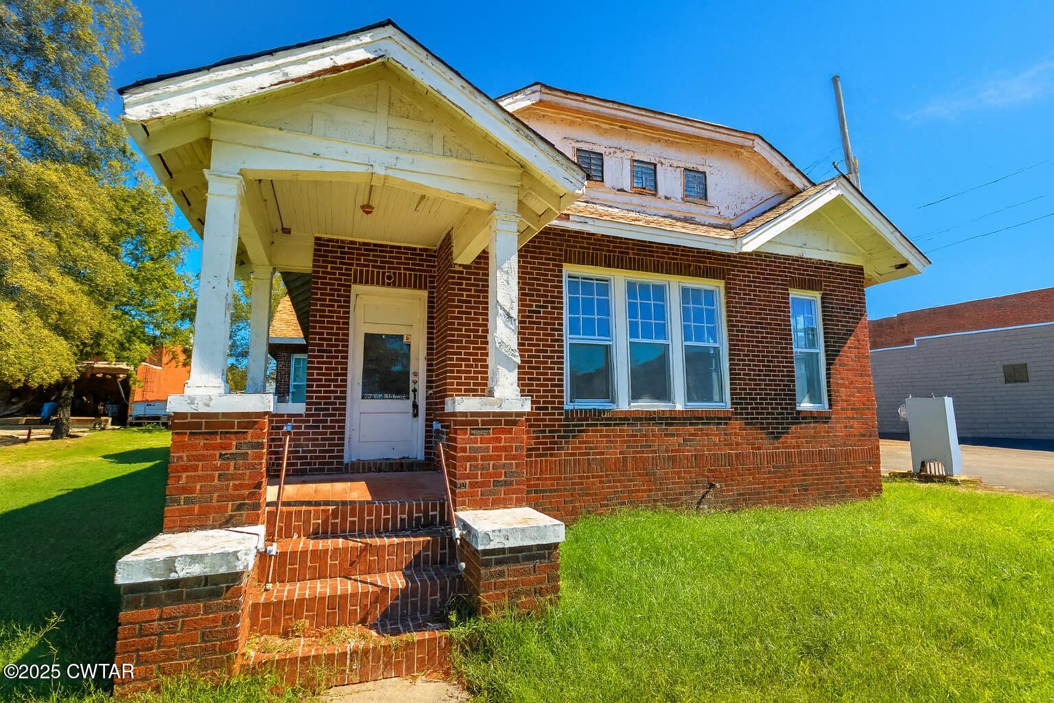 202 N 14th Avenue