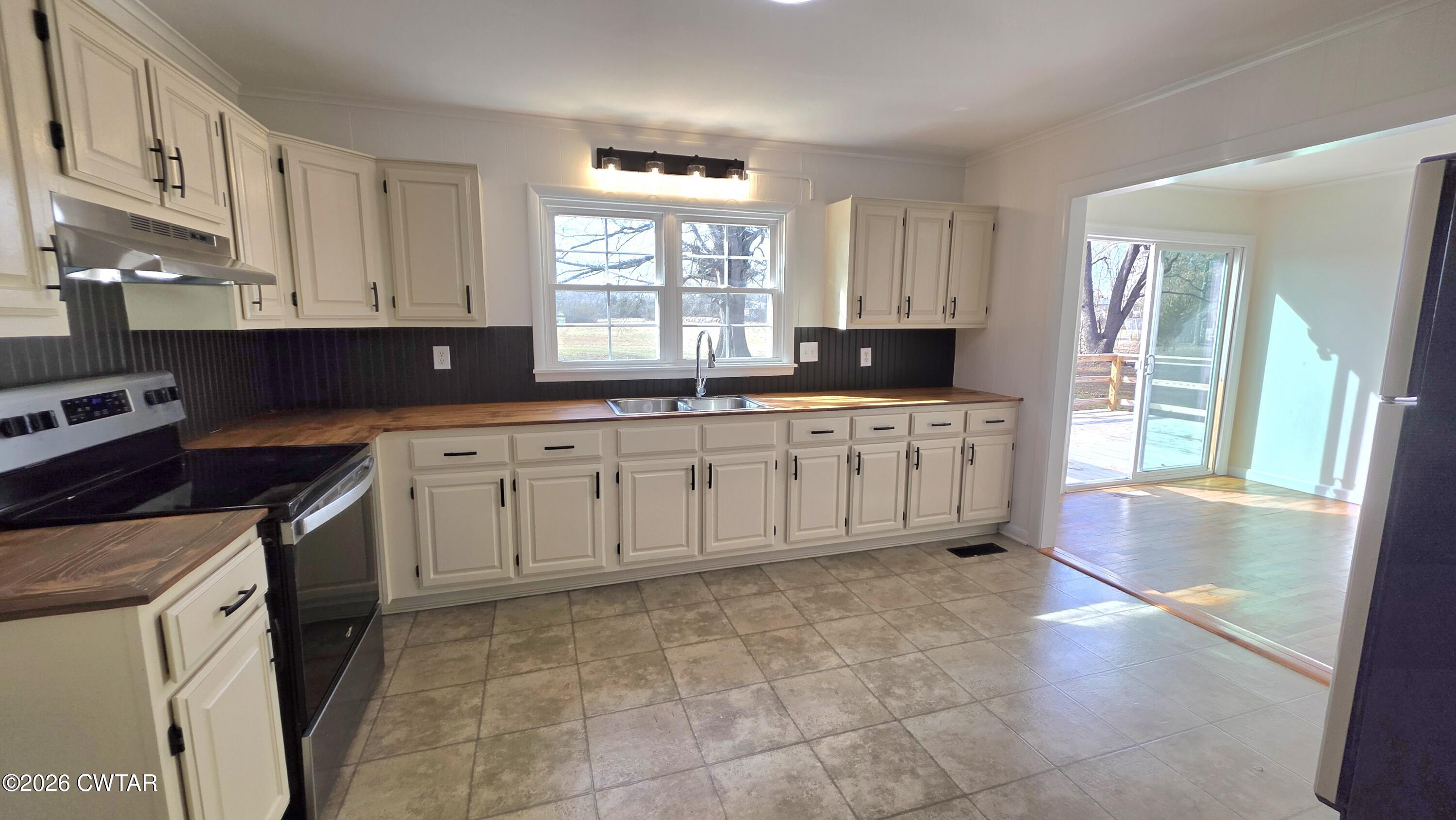 4037 Roseland Street