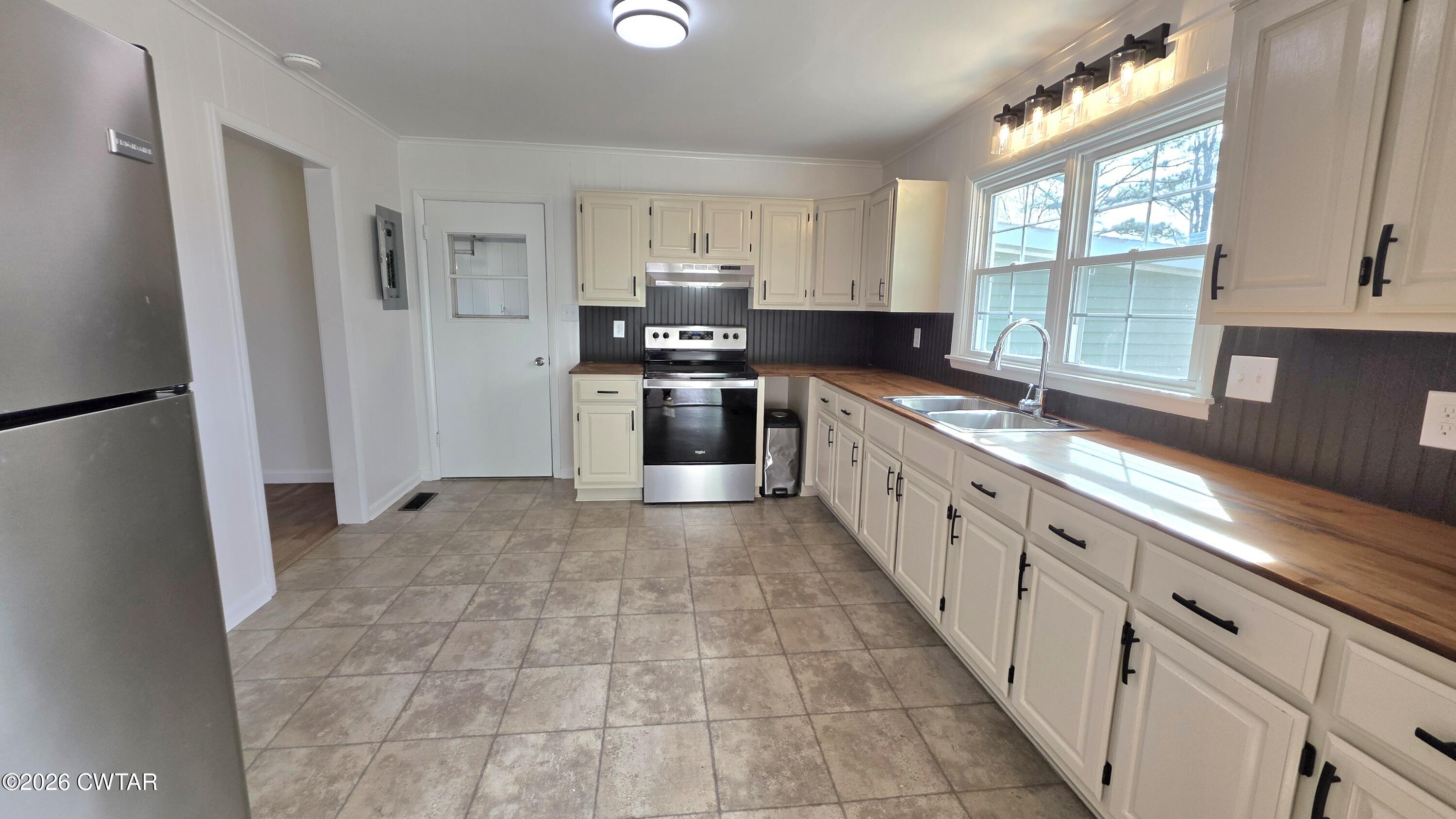 4037 Roseland Street