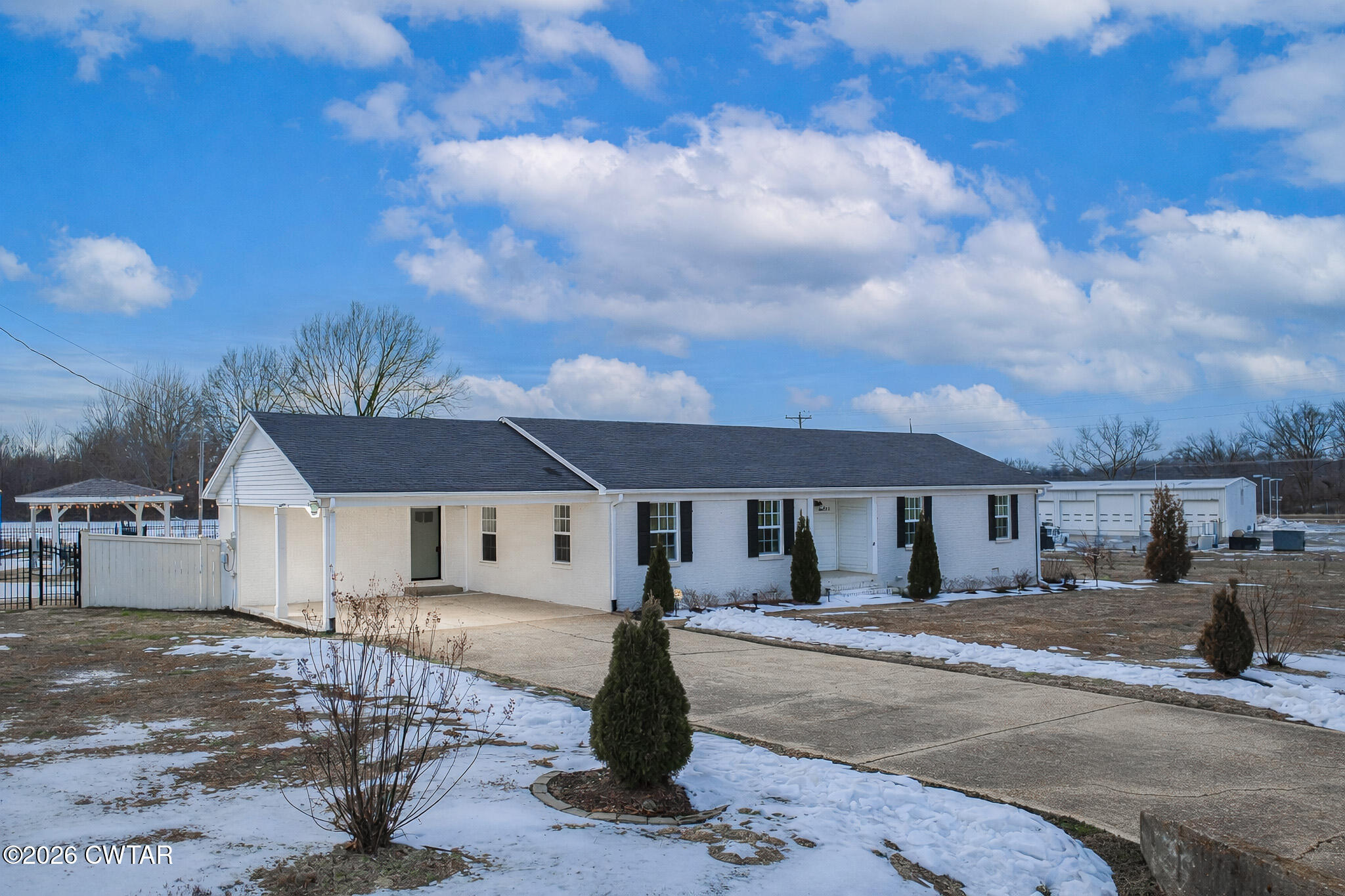 1295 E College Extd E