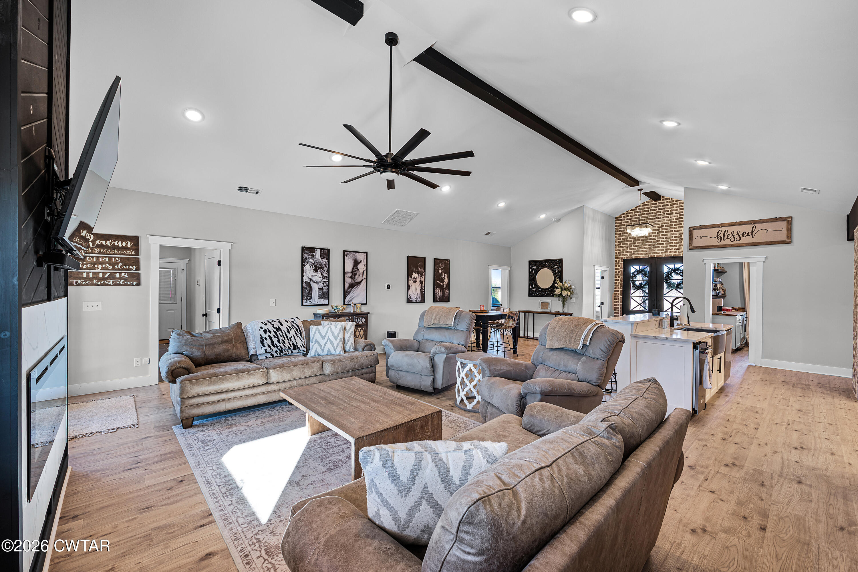 1052 Dade Ellington Road