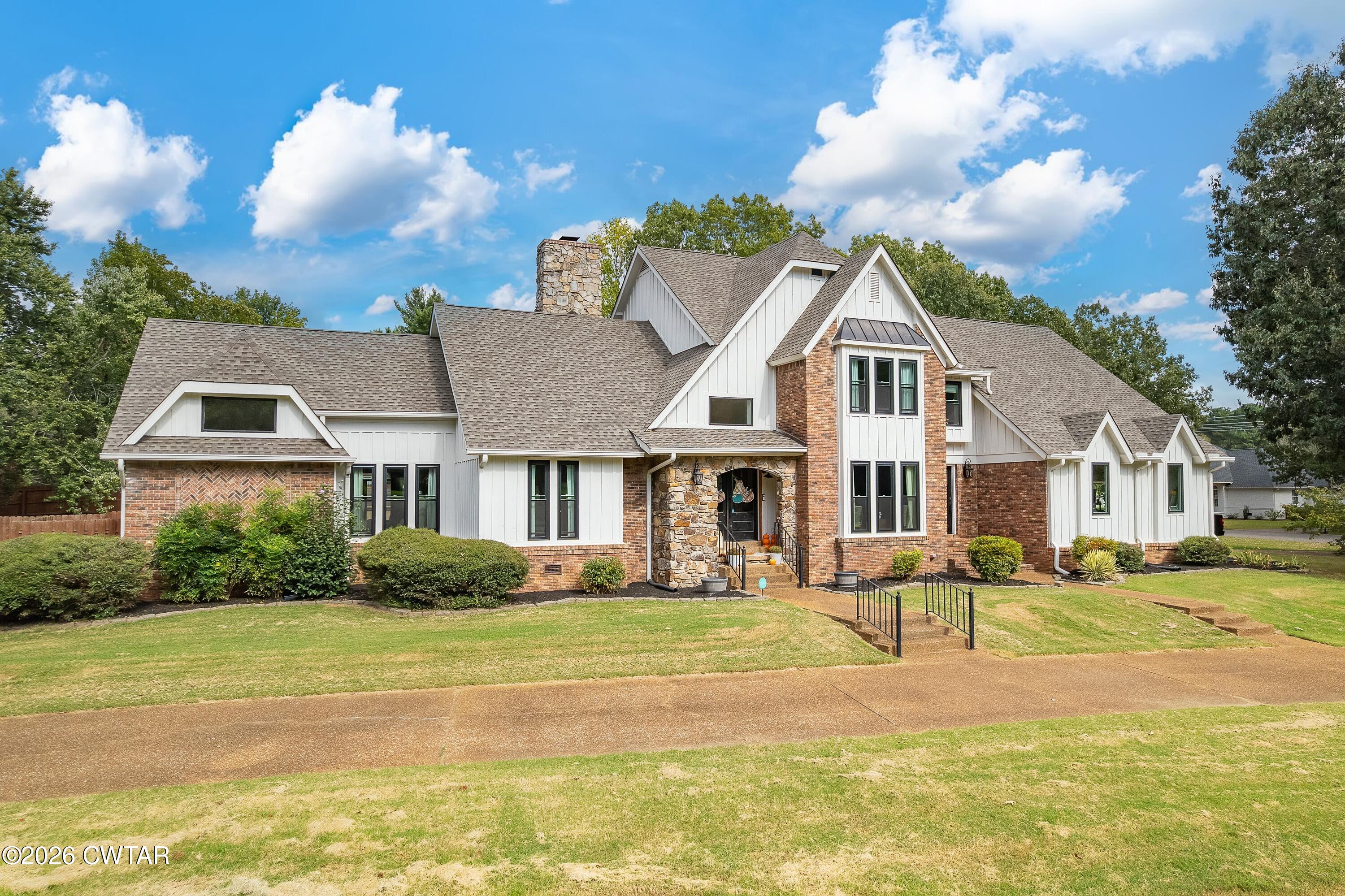 100 Heatherwood Drive