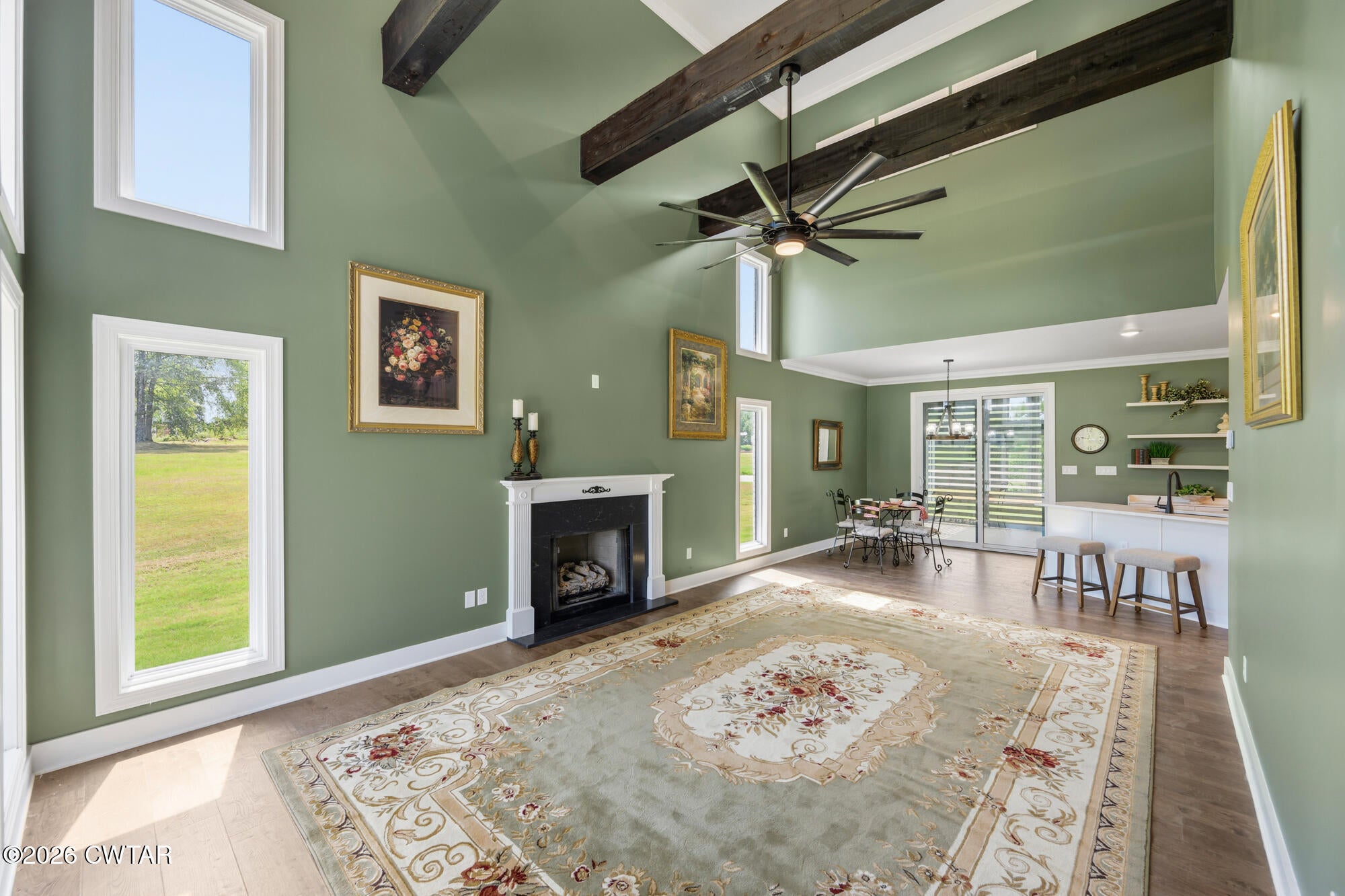325 Golfview Lane