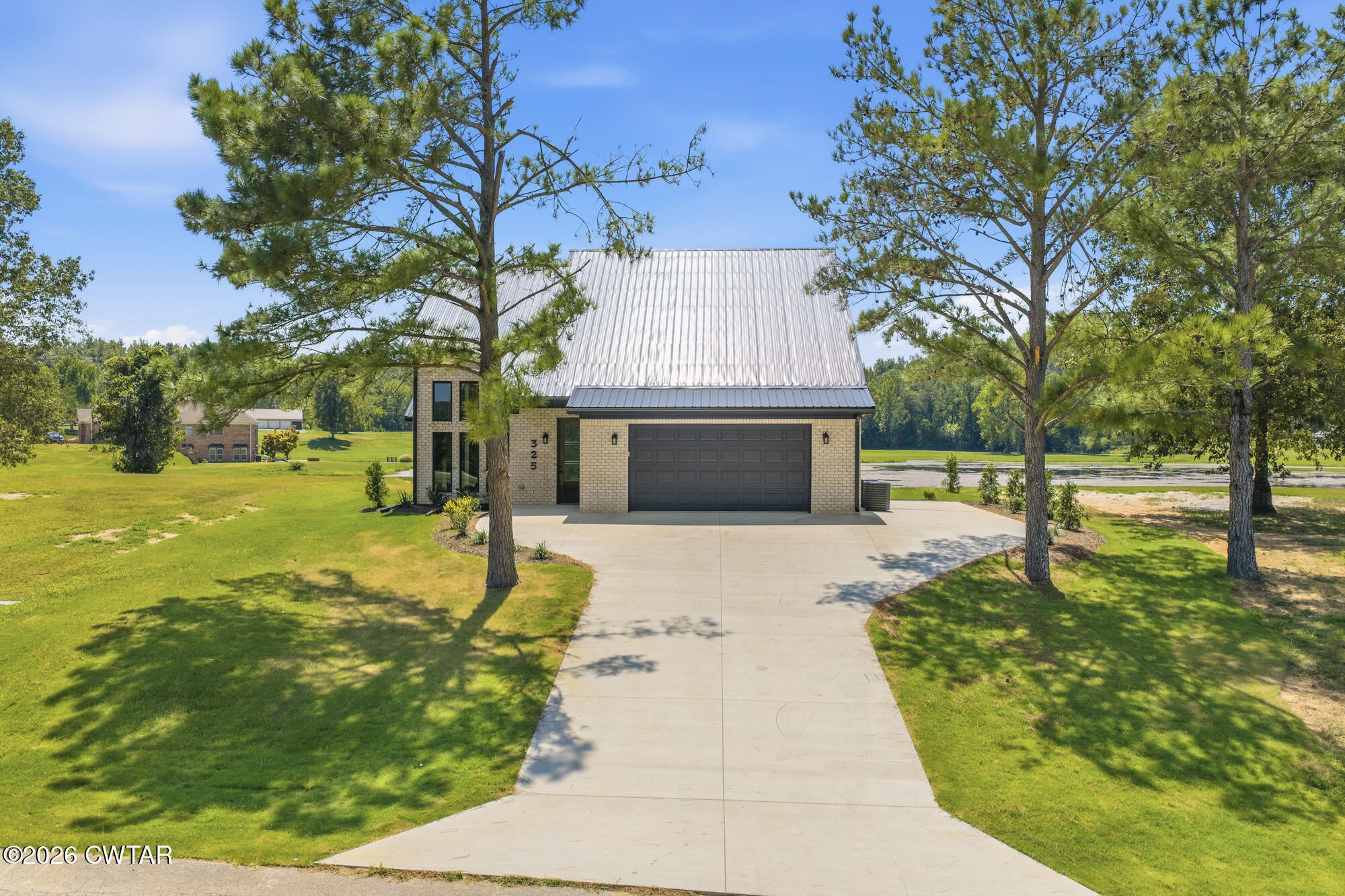 325 Golfview Lane