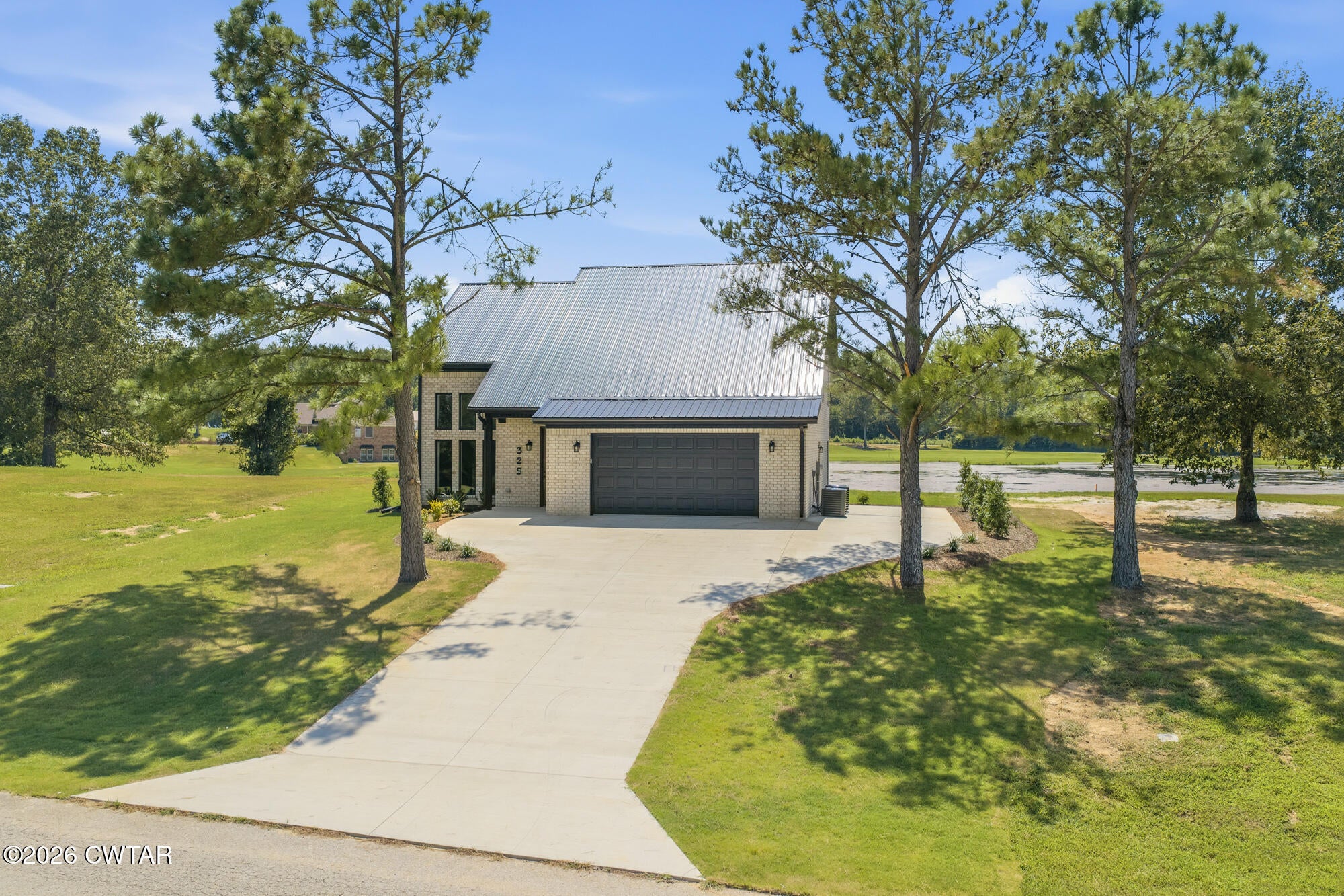 325 Golfview Lane